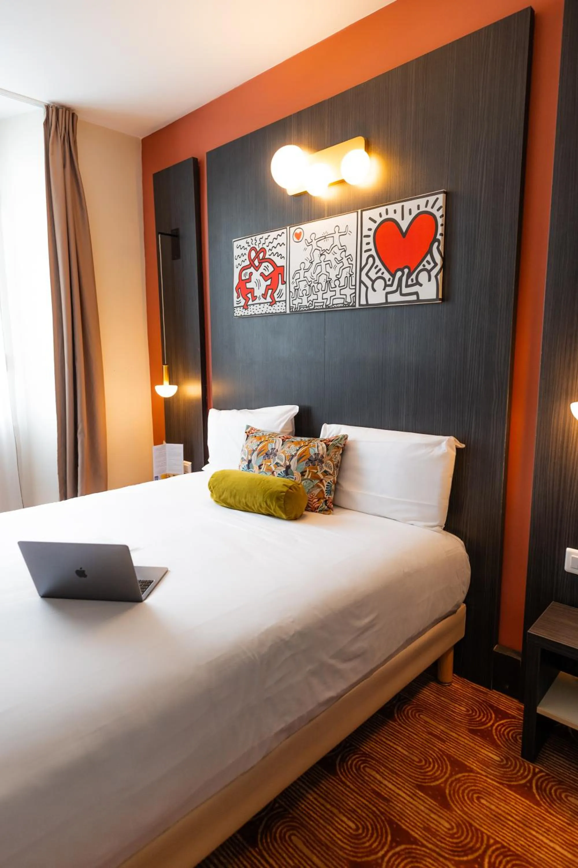 Bedroom, Bed in Hôtel Le Seize, Nice Centre