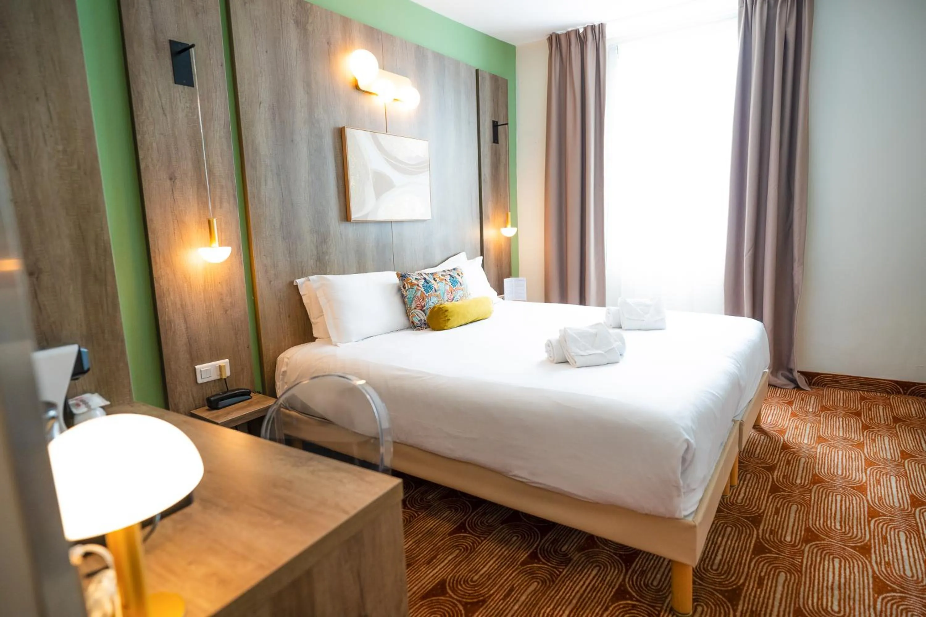 Bedroom, Bed in Hôtel Le Seize, Nice Centre