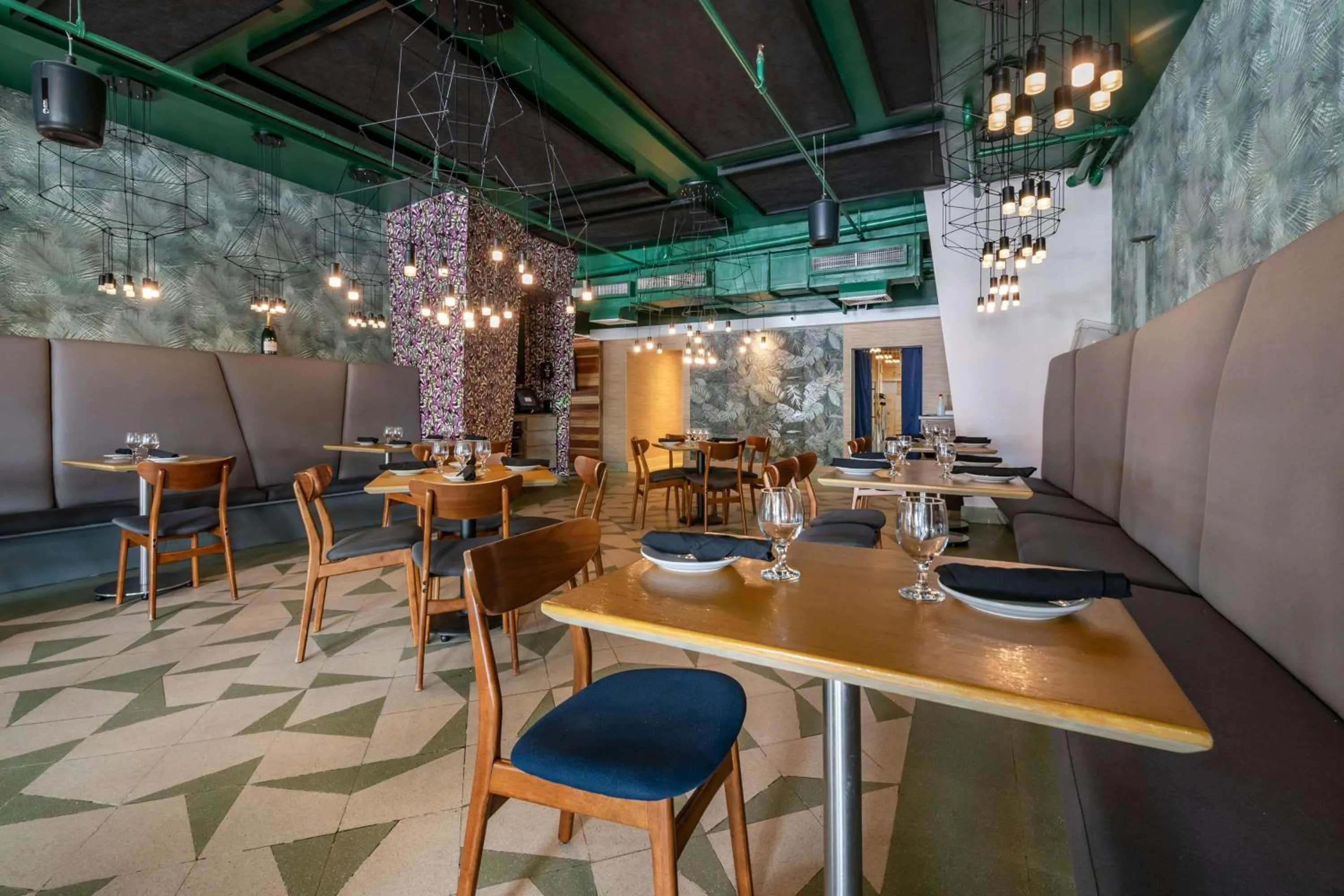 Restaurant/places to eat in Condado Palm Inn San Juan, Tapestry Collection by Hilton