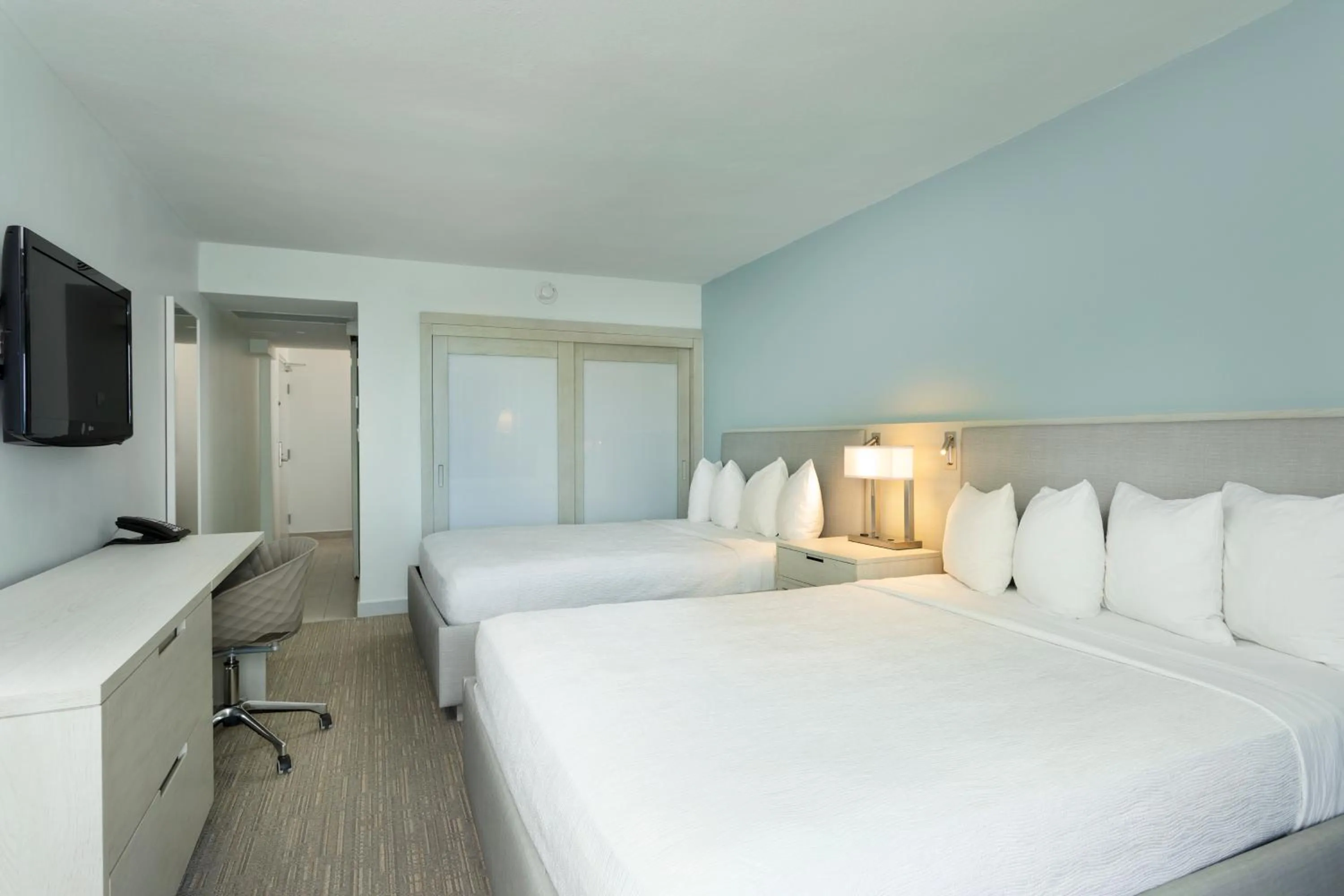 Bedroom, Bed in Condado Palm Inn San Juan, Tapestry Collection by Hilton