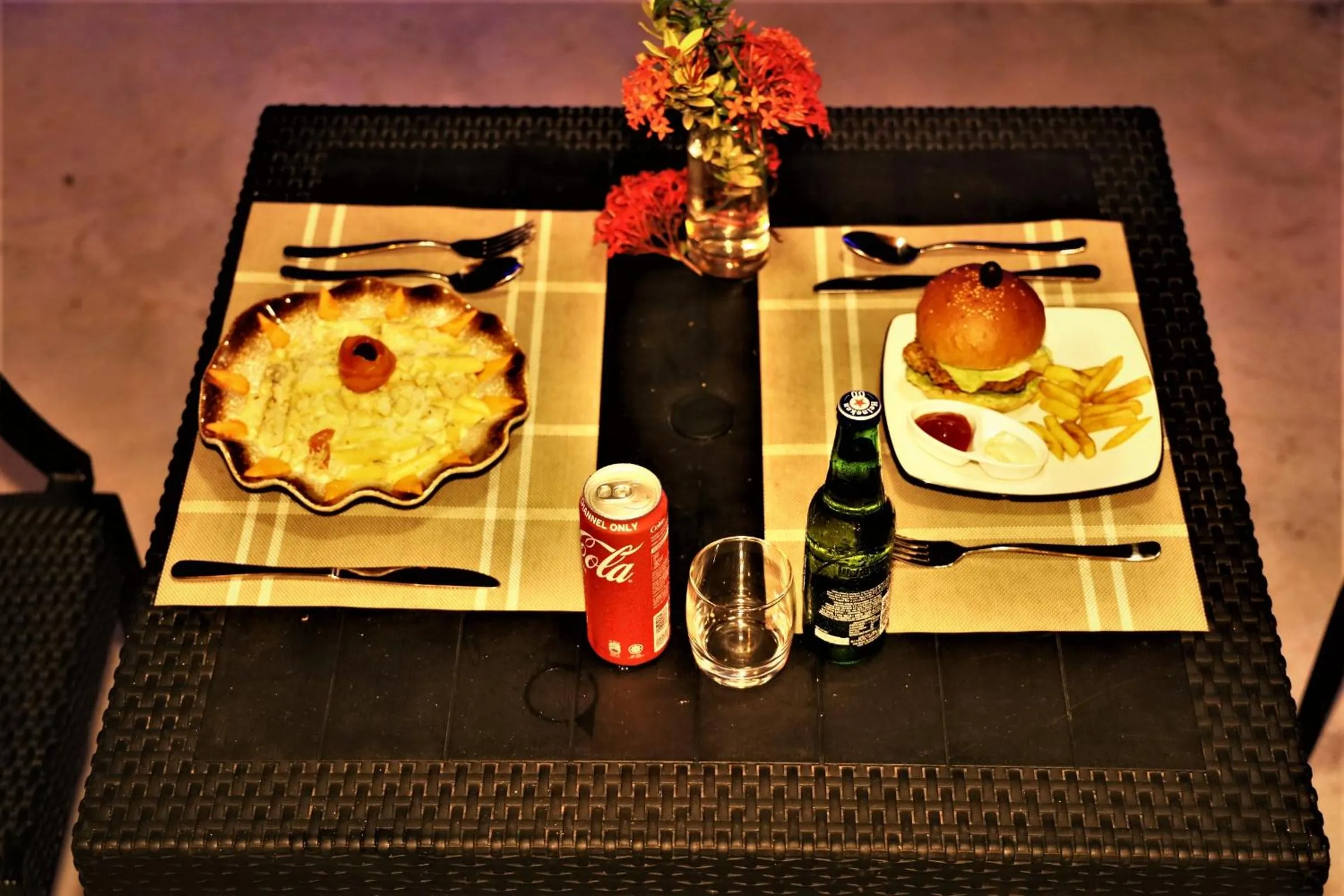 Restaurant/places to eat in Dhigurah Beach Inn