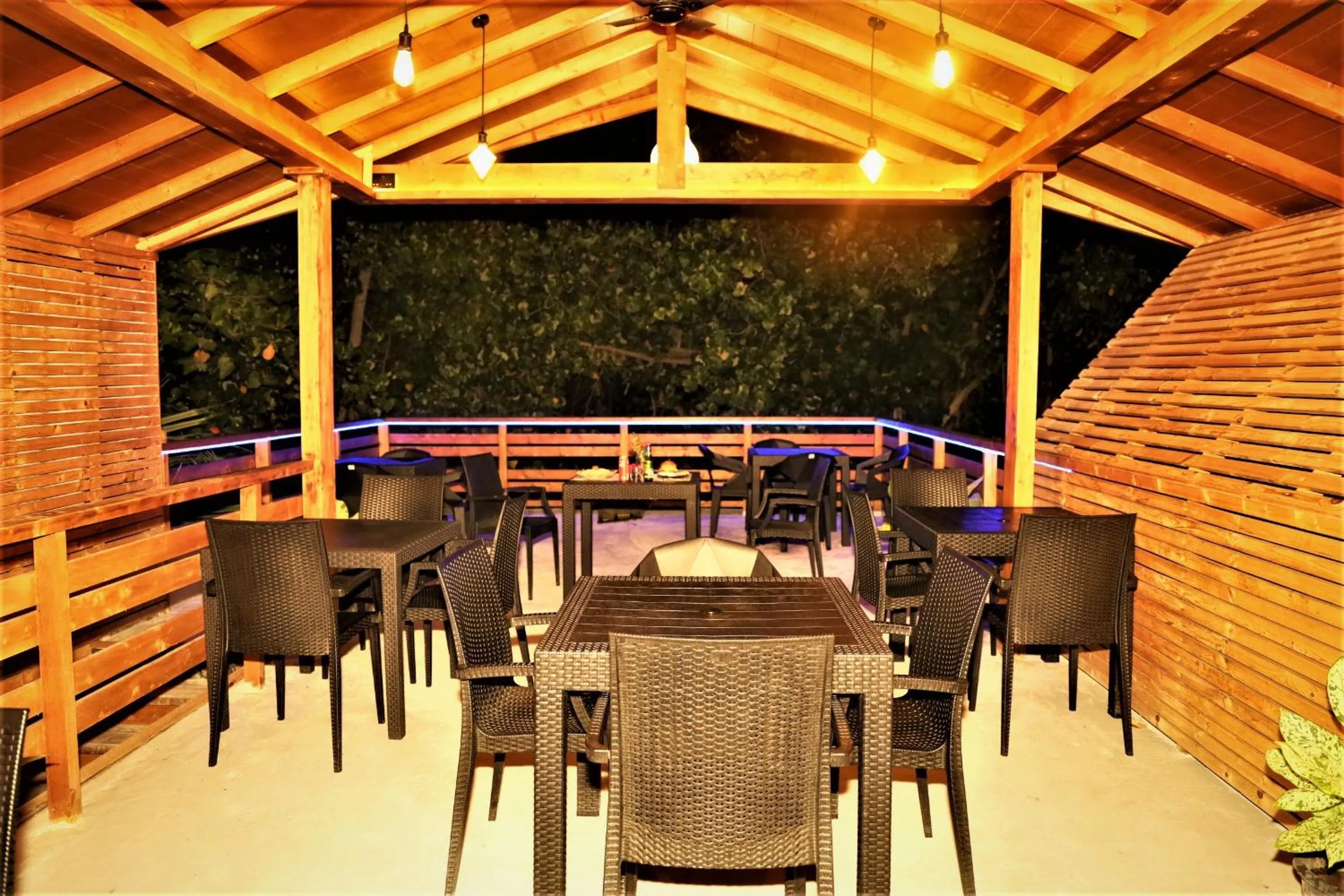 Restaurant/places to eat in Dhigurah Beach Inn