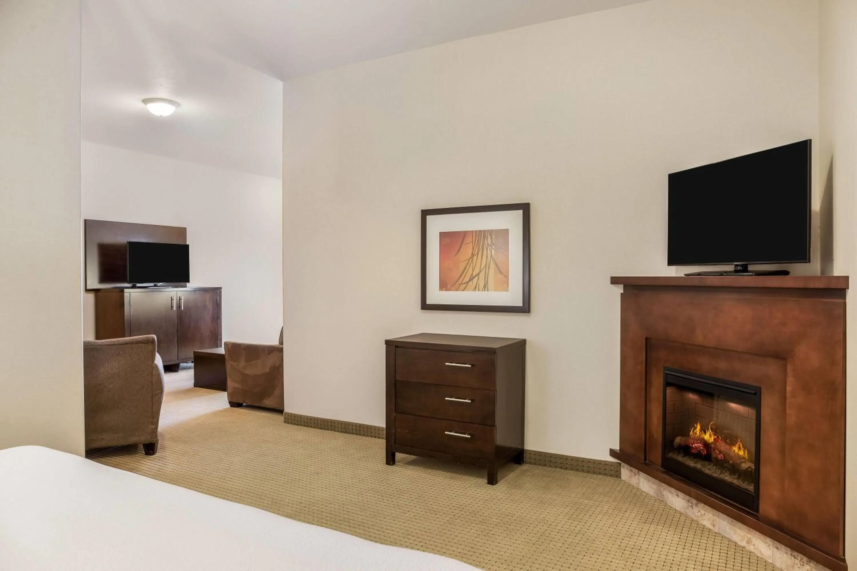 Photo of the whole room, Bed in Ramada by Wyndham Lac La Biche