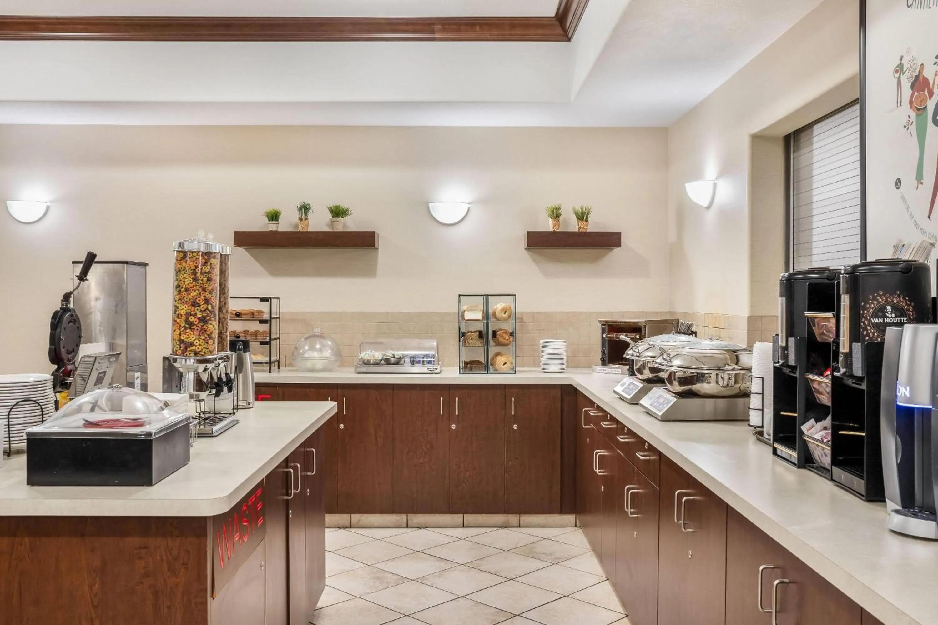 Restaurant/places to eat in Ramada by Wyndham Lac La Biche