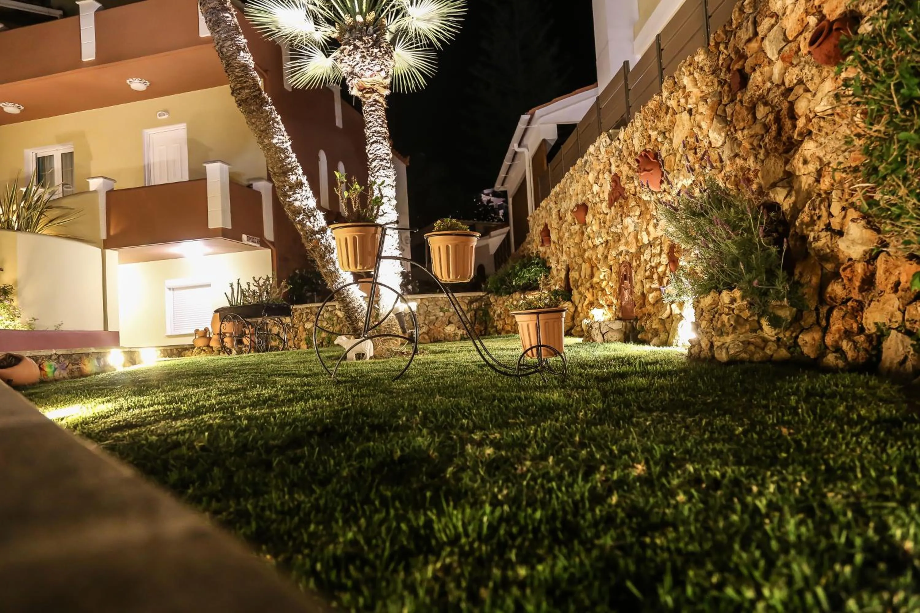 Garden in Heaven Apartments