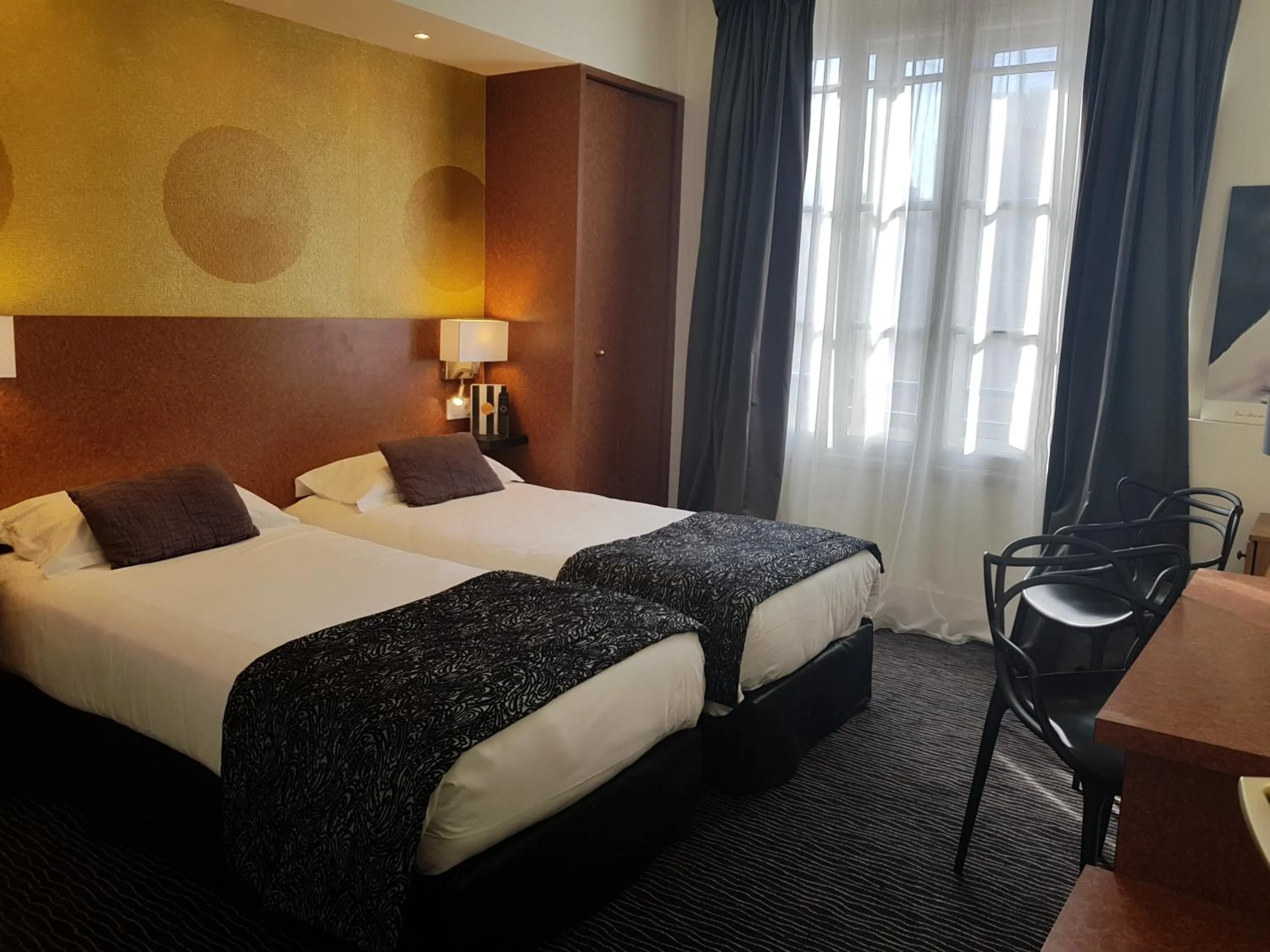 Bed in Hôtel Raymond 4 Toulouse