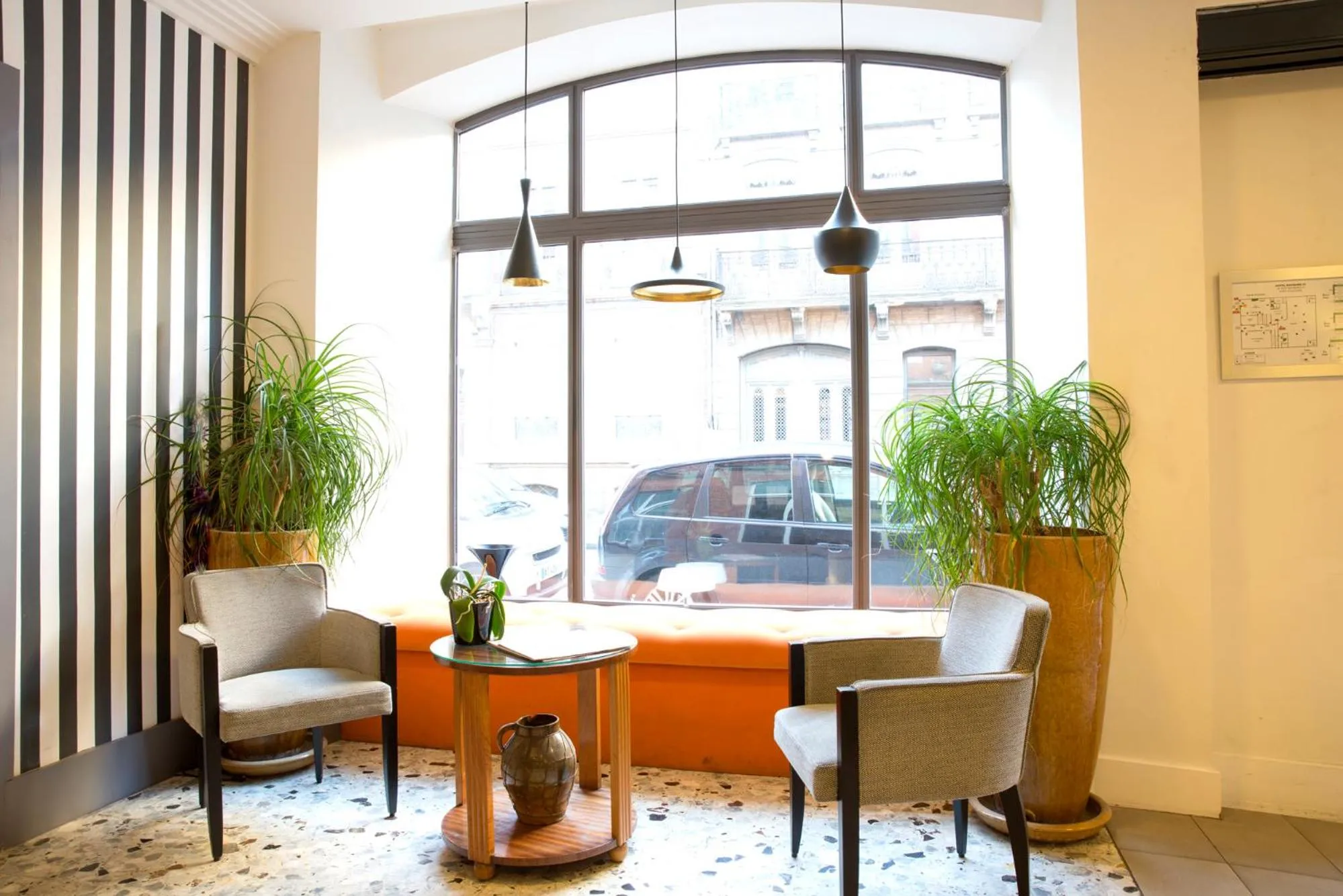 Lobby or reception in Hôtel Raymond 4 Toulouse