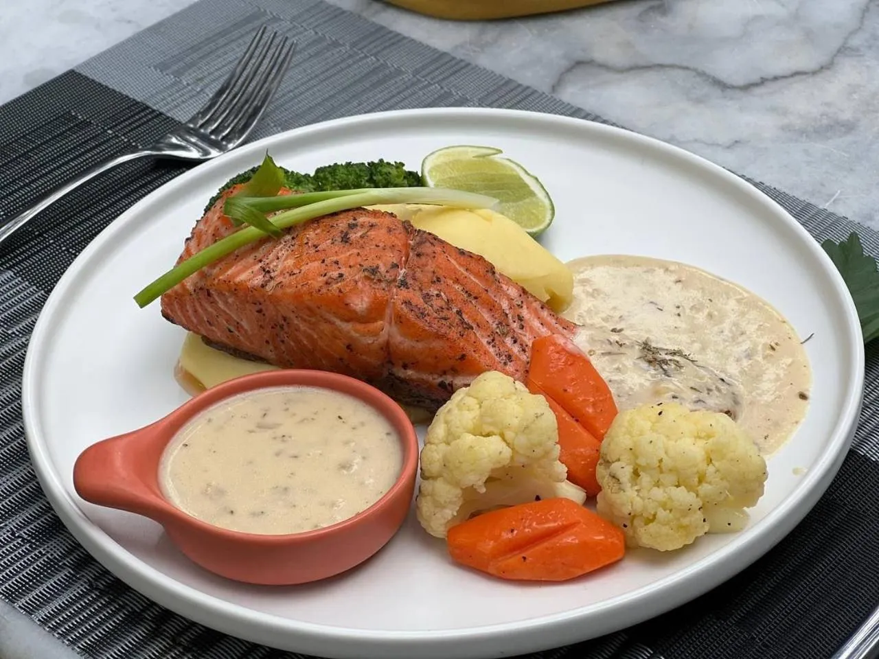 Restaurant/places to eat in Mayura Hill Resort