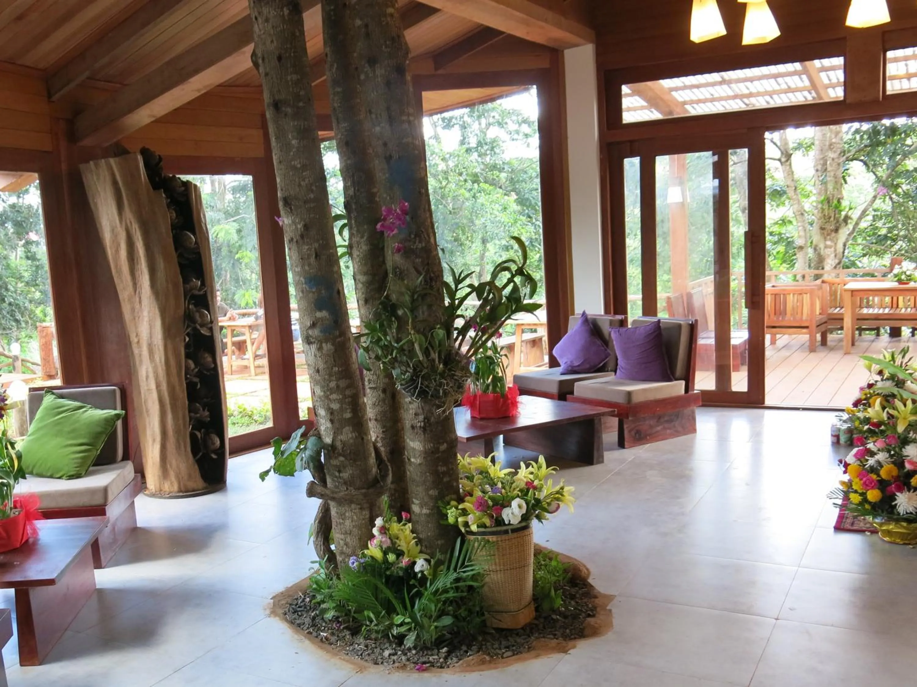 Restaurant/places to eat in Mayura Hill Resort