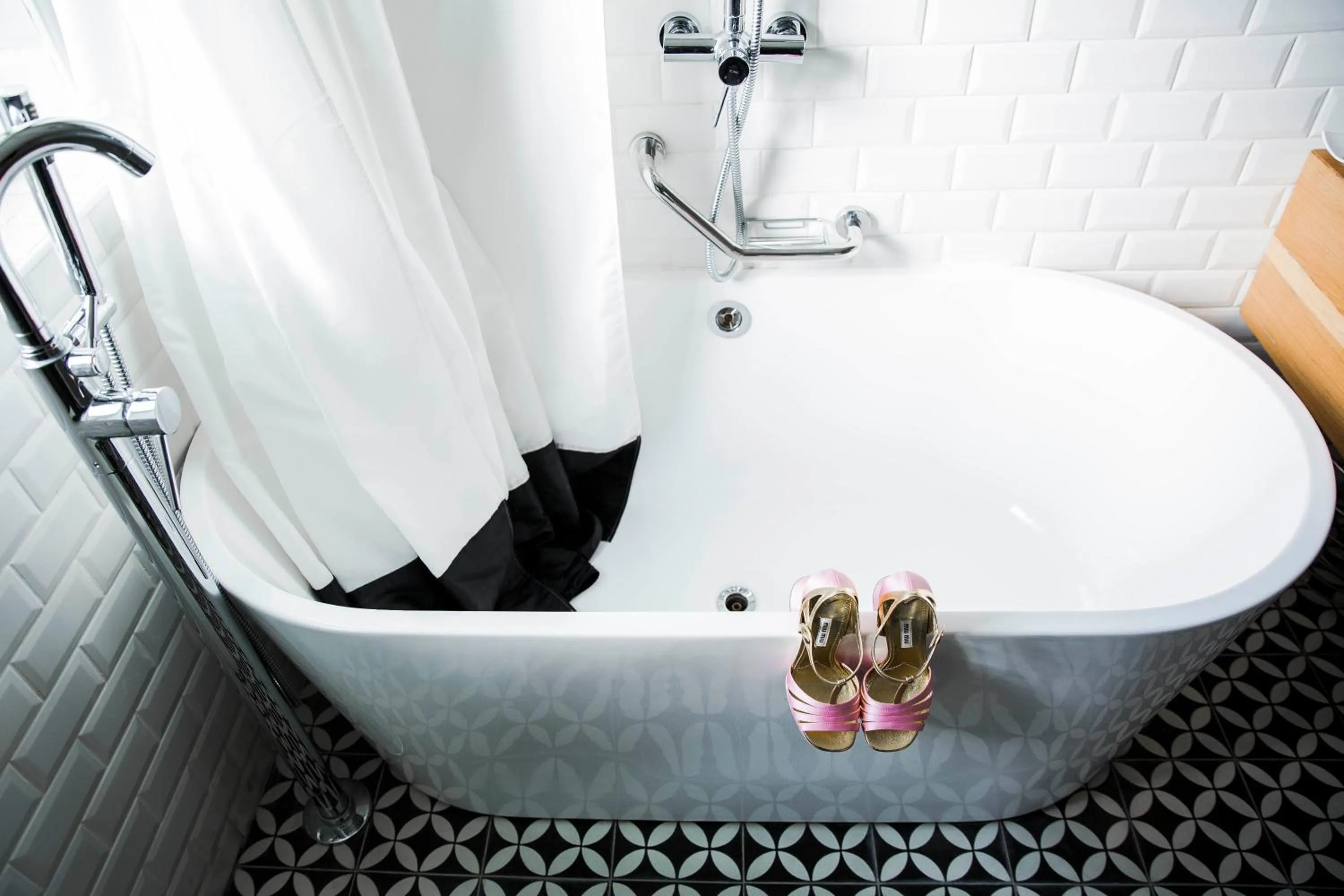 Decorative detail in Jacob Shenkin Hotel