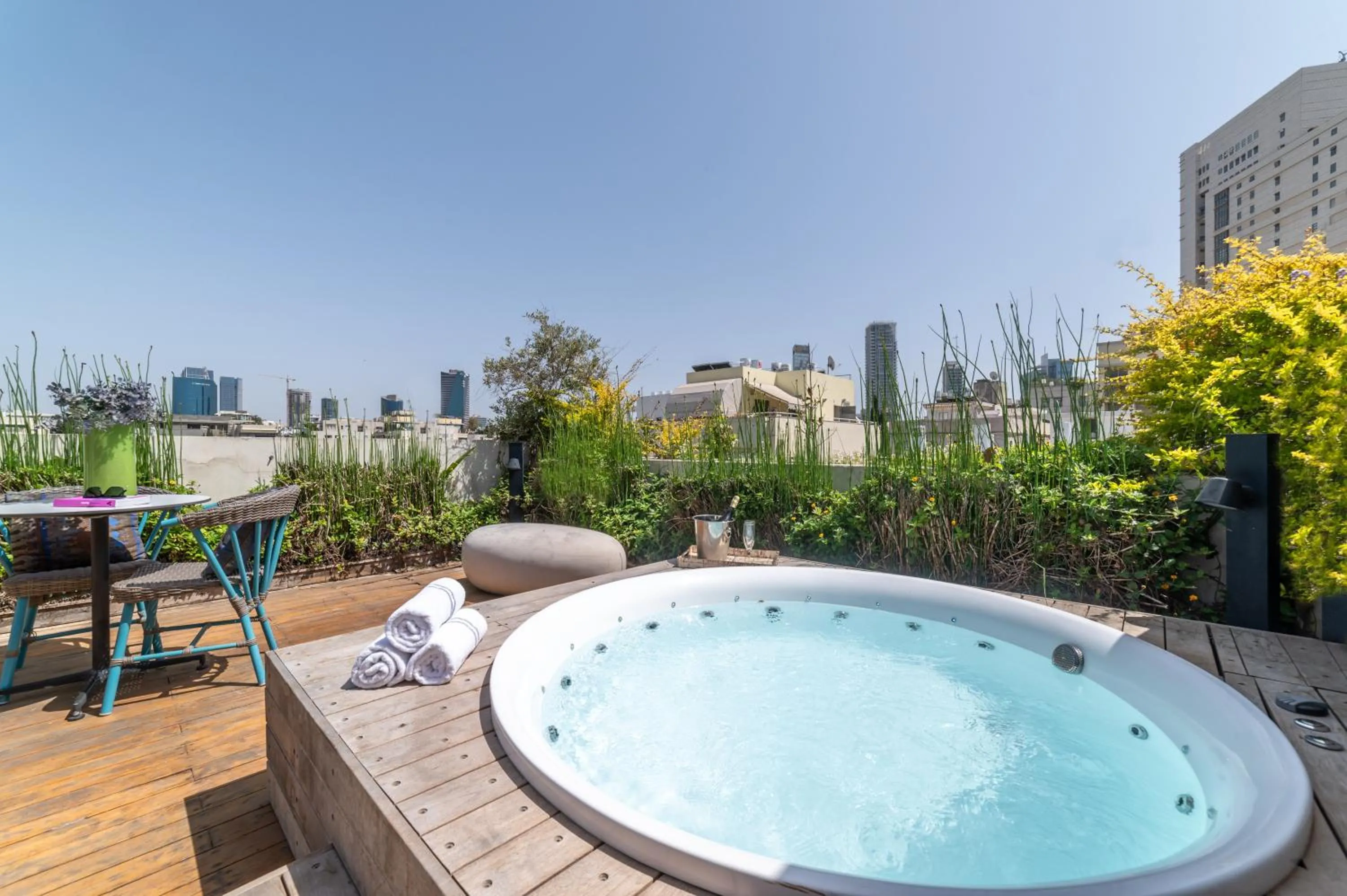 Hot Tub in Jacob Shenkin Hotel