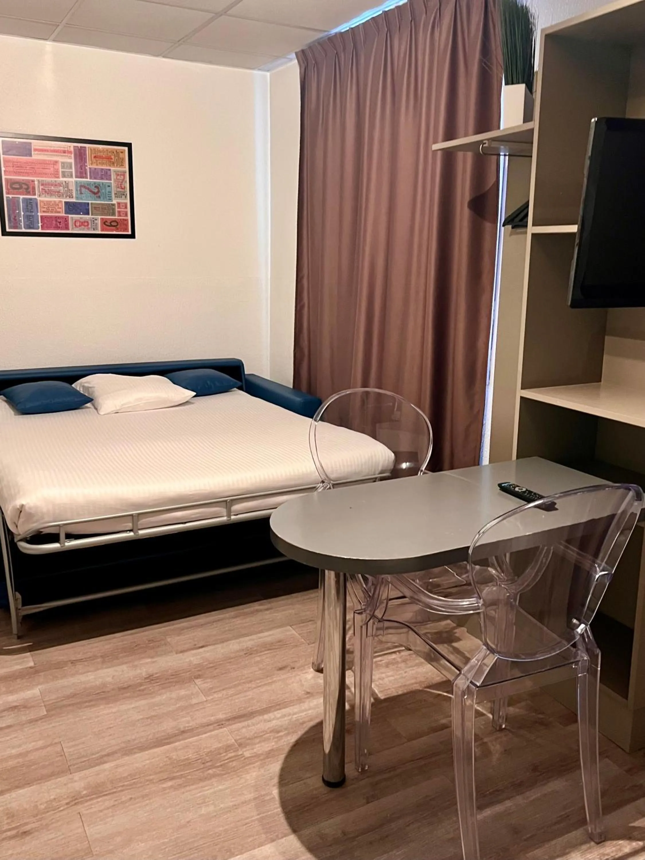 Bed in Hôtel Vol de Nuit Purpan