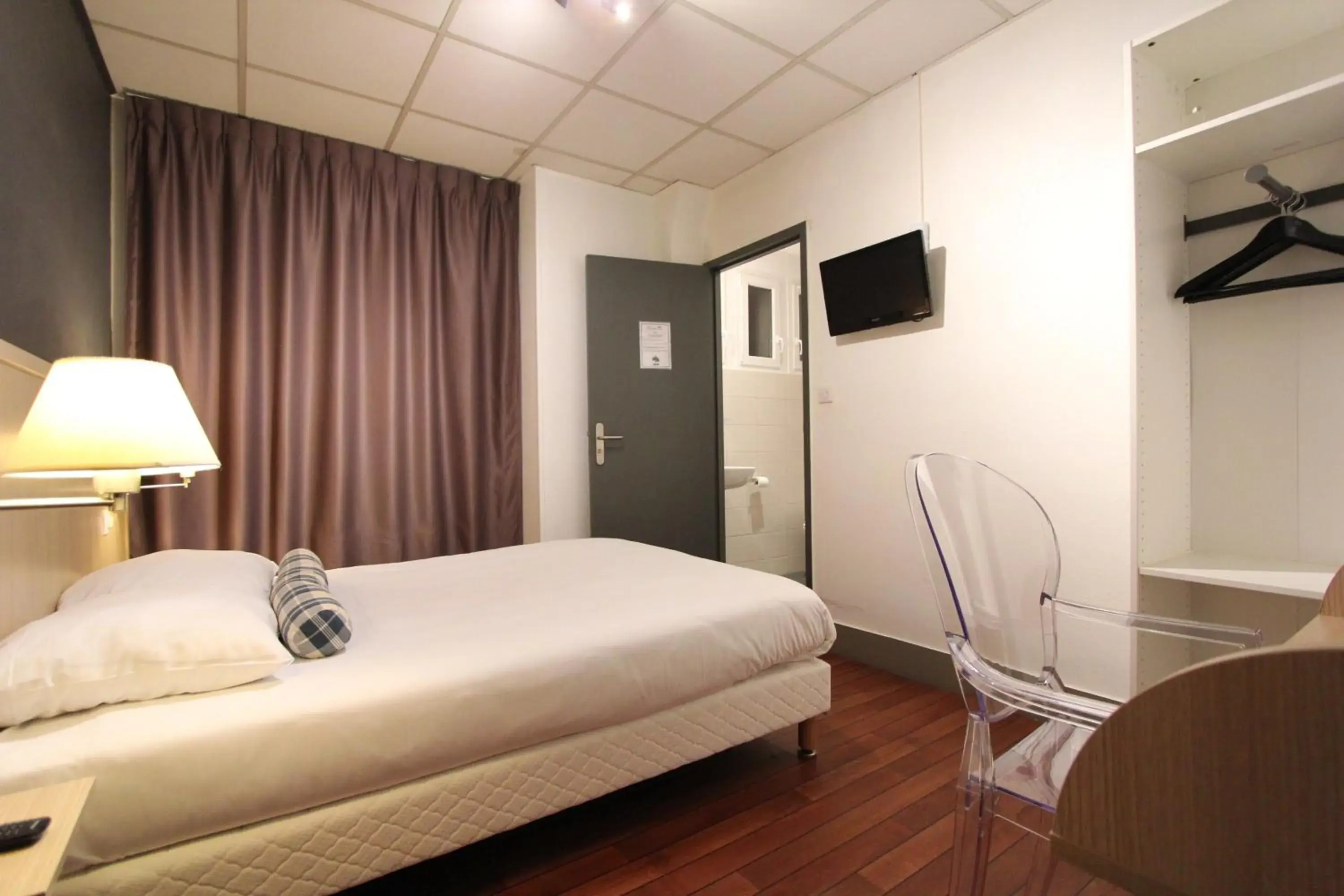 Comfort Double Room in Hôtel Vol de Nuit Purpan Comfort Double Room in Hôtel Vol de Nuit Purpan