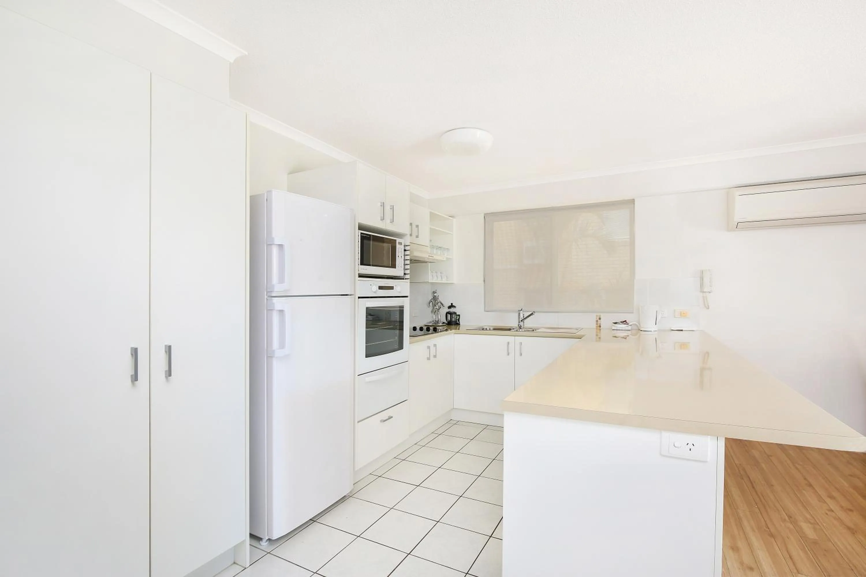 Kitchen or kitchenette in Belvedere Apartments