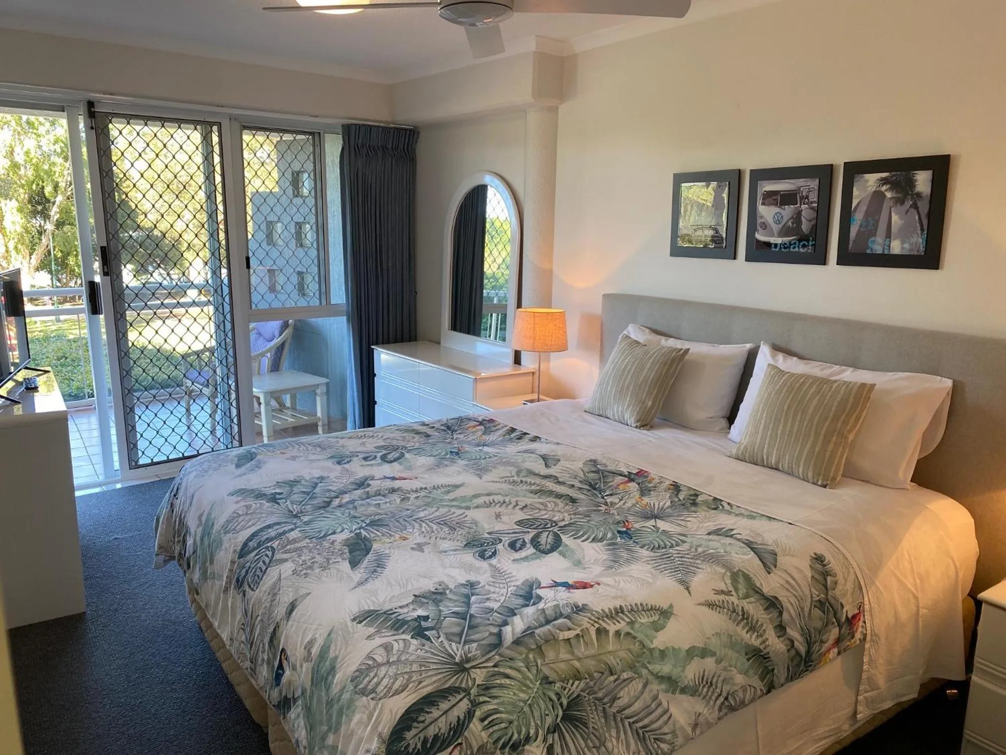 Bedroom, Bed in Belvedere Apartments