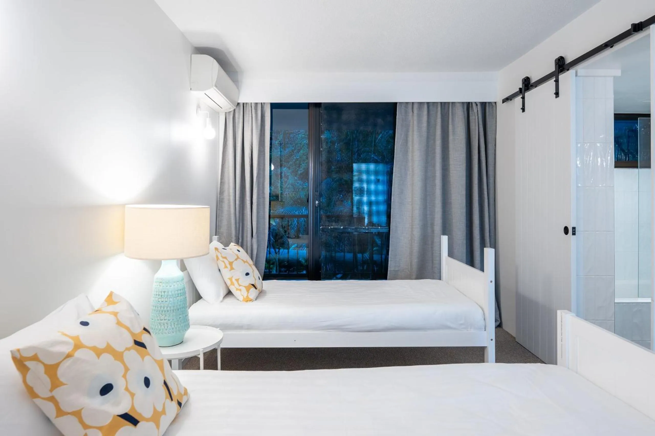 Bed in The Rocks Resort - Official