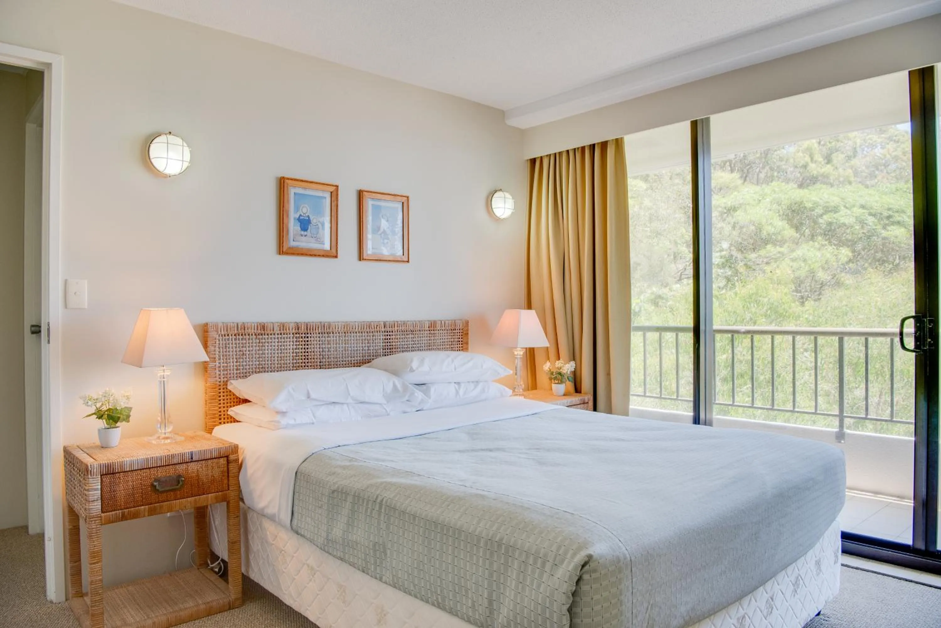 Bed in The Rocks Resort - Official