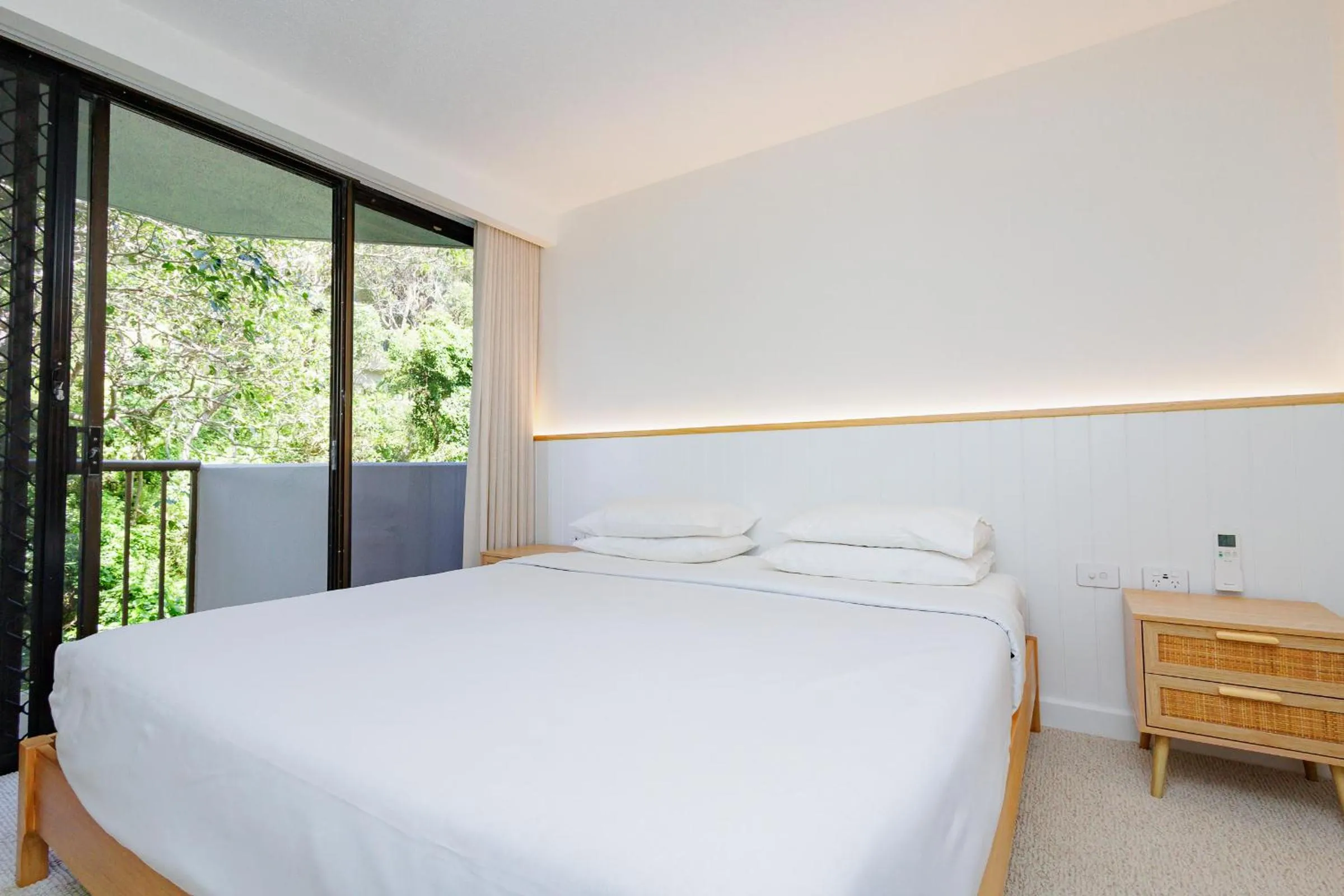 Bed in The Rocks Resort - Official