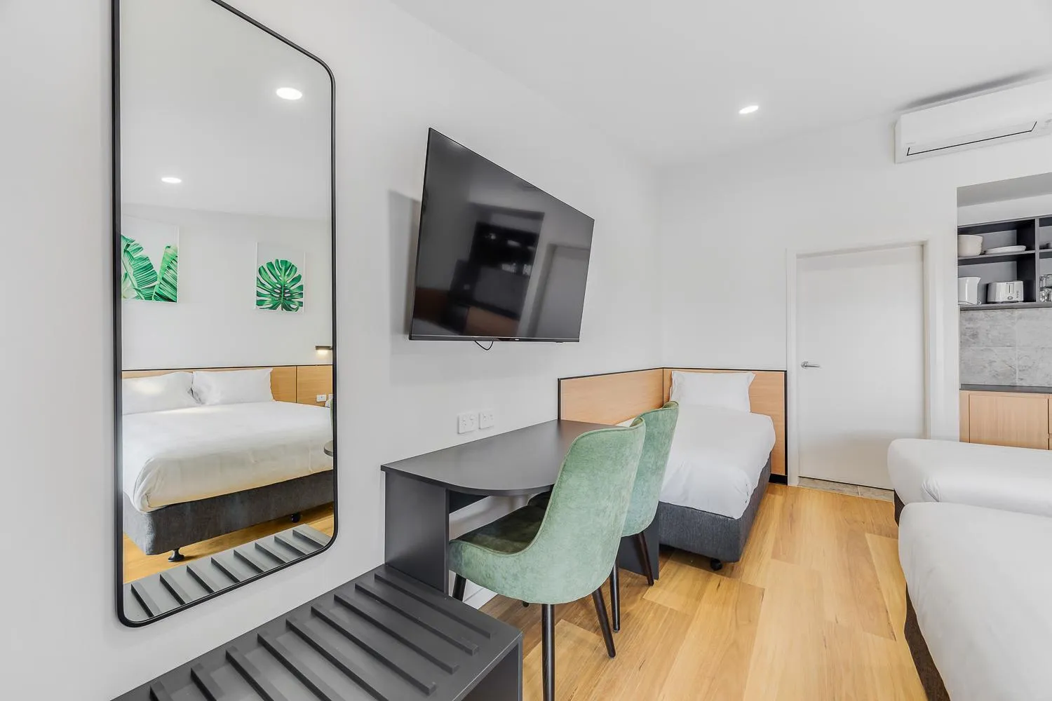 Bed in Parkview Motor Inn