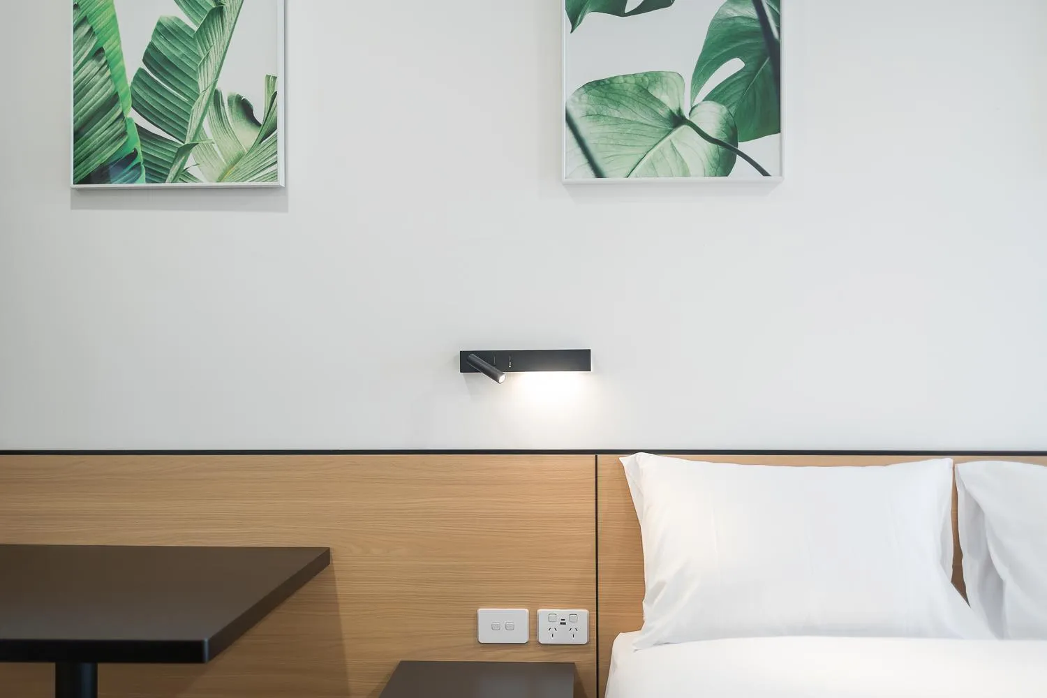 Bed in Parkview Motor Inn