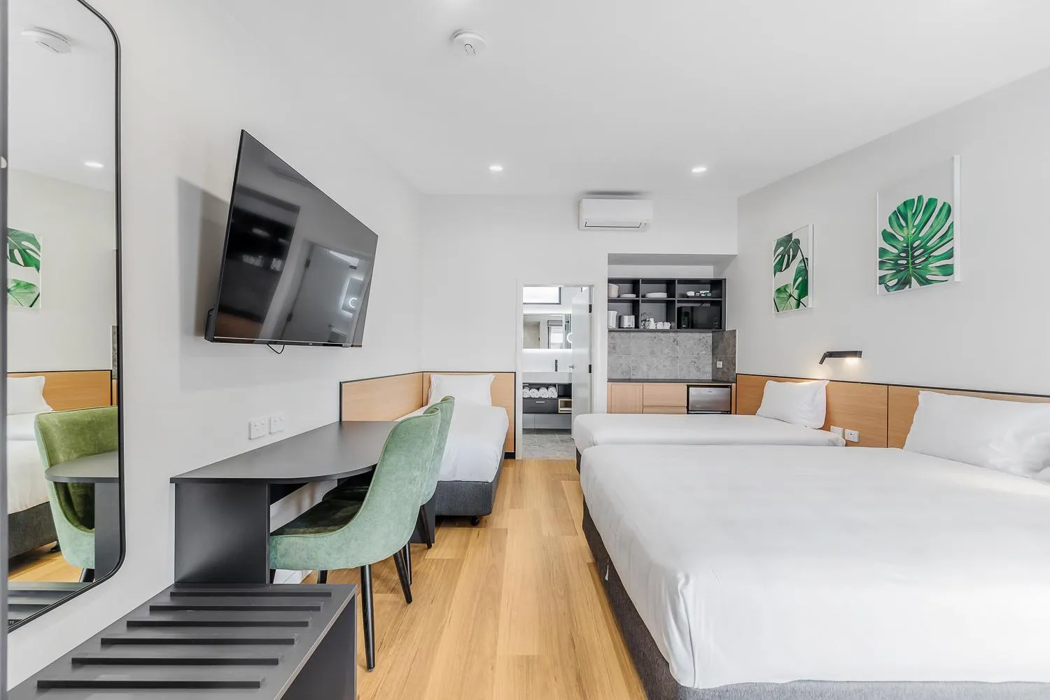 Bed in Parkview Motor Inn