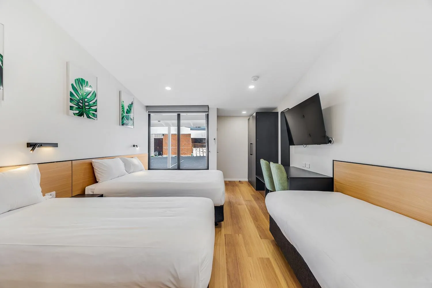 Bed in Parkview Motor Inn