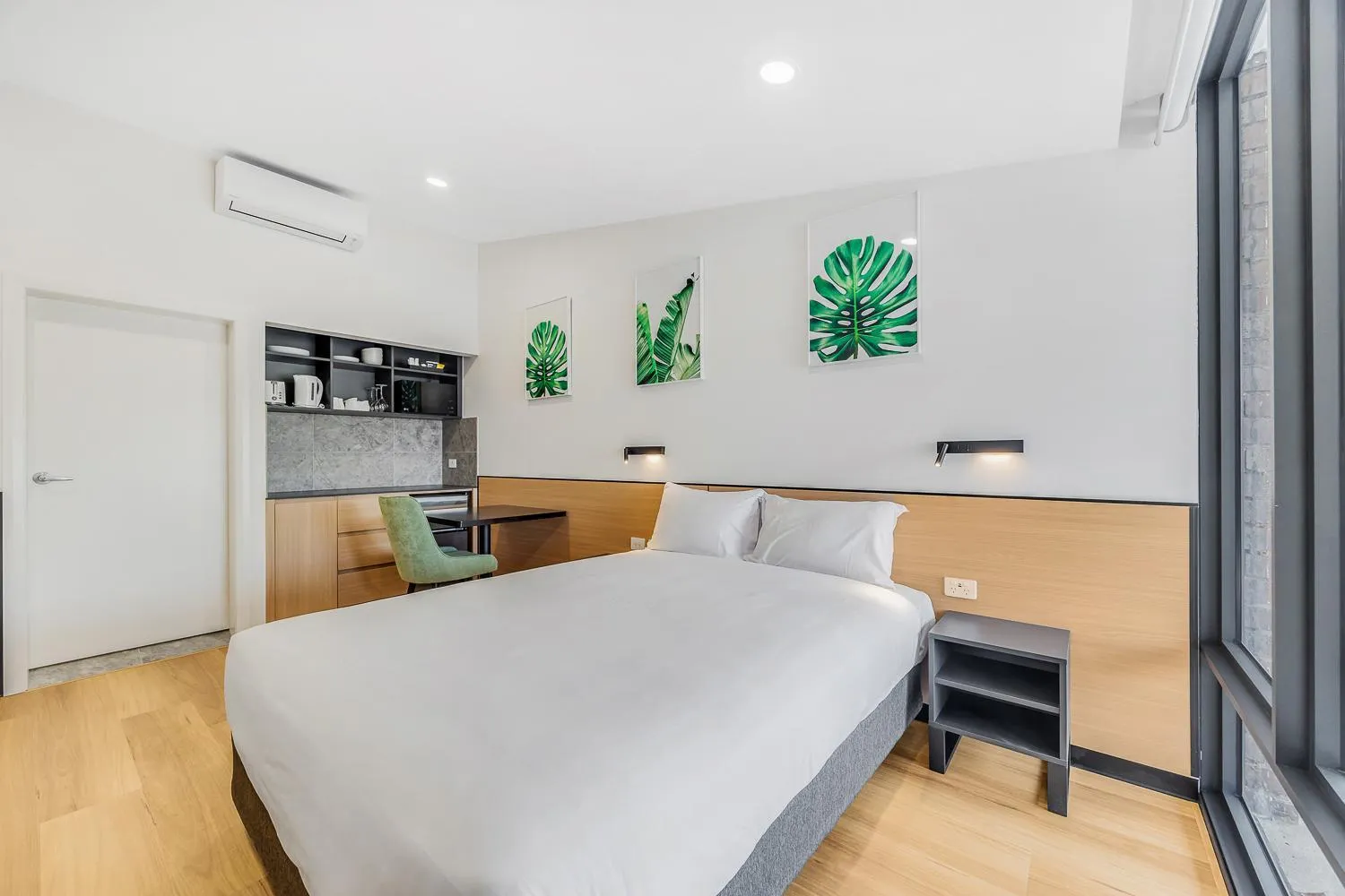 Bed in Parkview Motor Inn