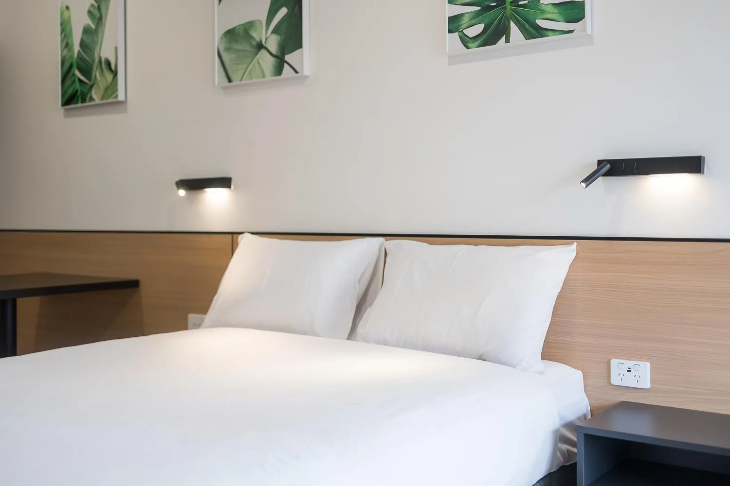 Bed in Parkview Motor Inn