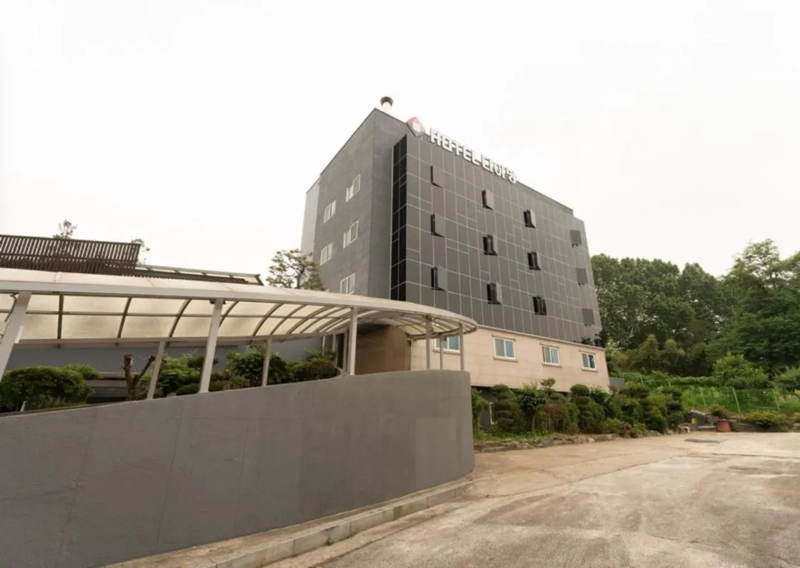 Property building in Hotel Diamant