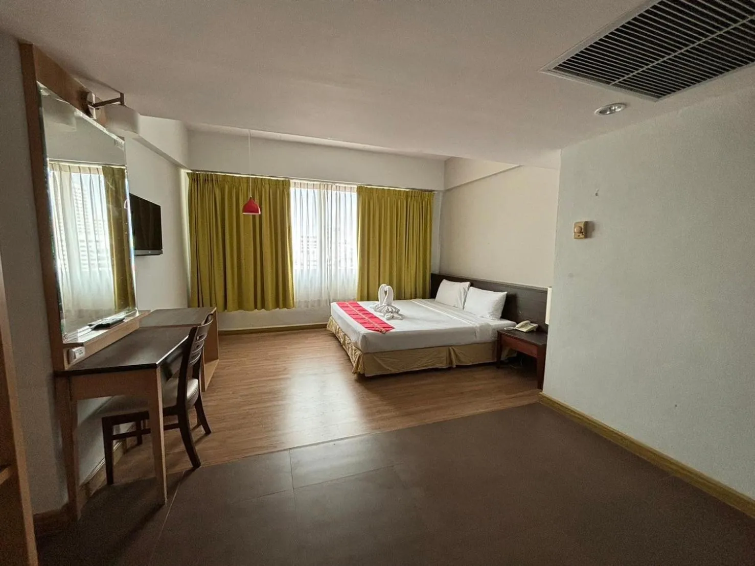 Bed in Aloha Hatyai Hotel