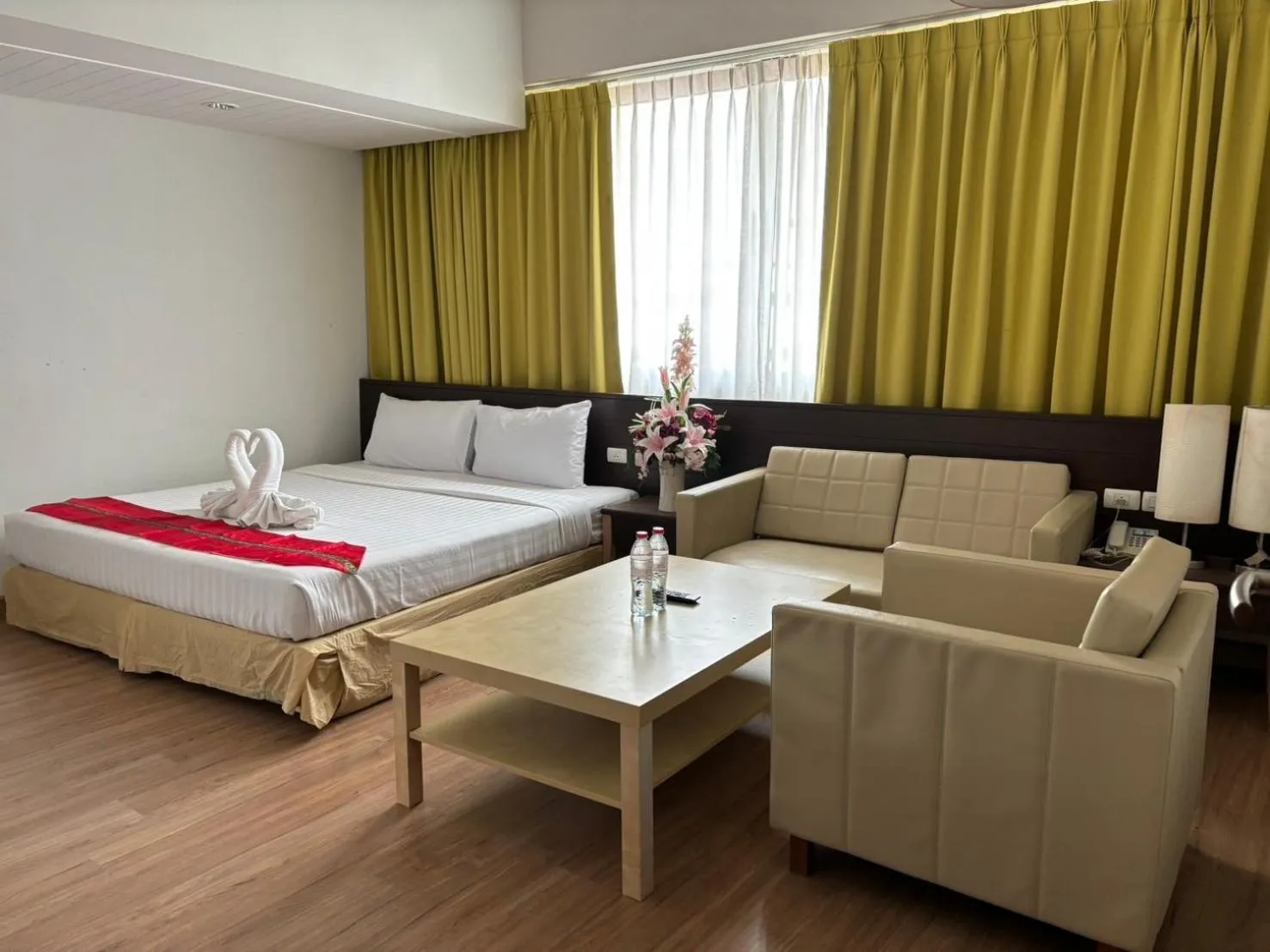 Bed in Aloha Hatyai Hotel