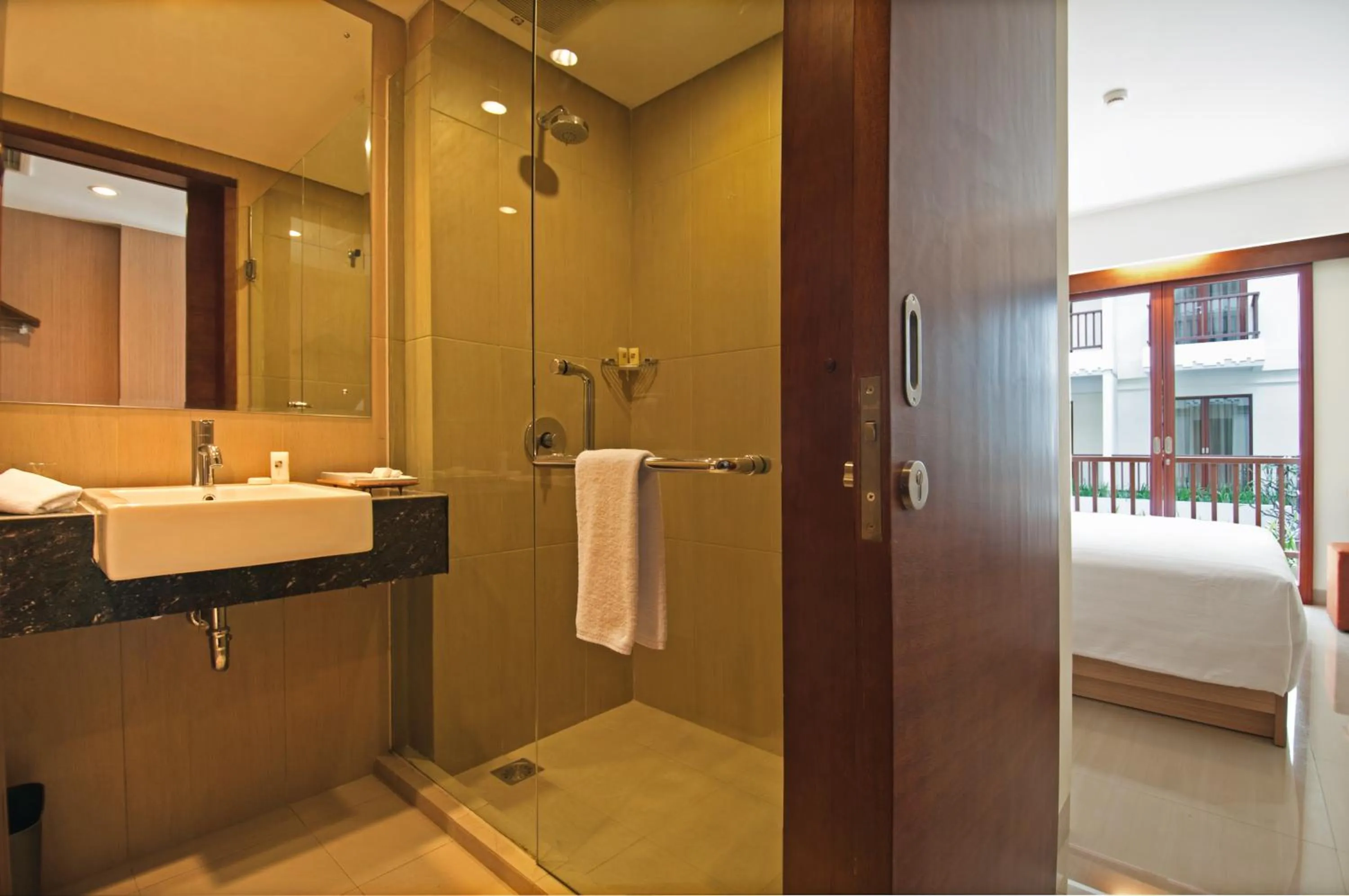 Bathroom, Bed in Sense Sunset Hotel Seminyak
