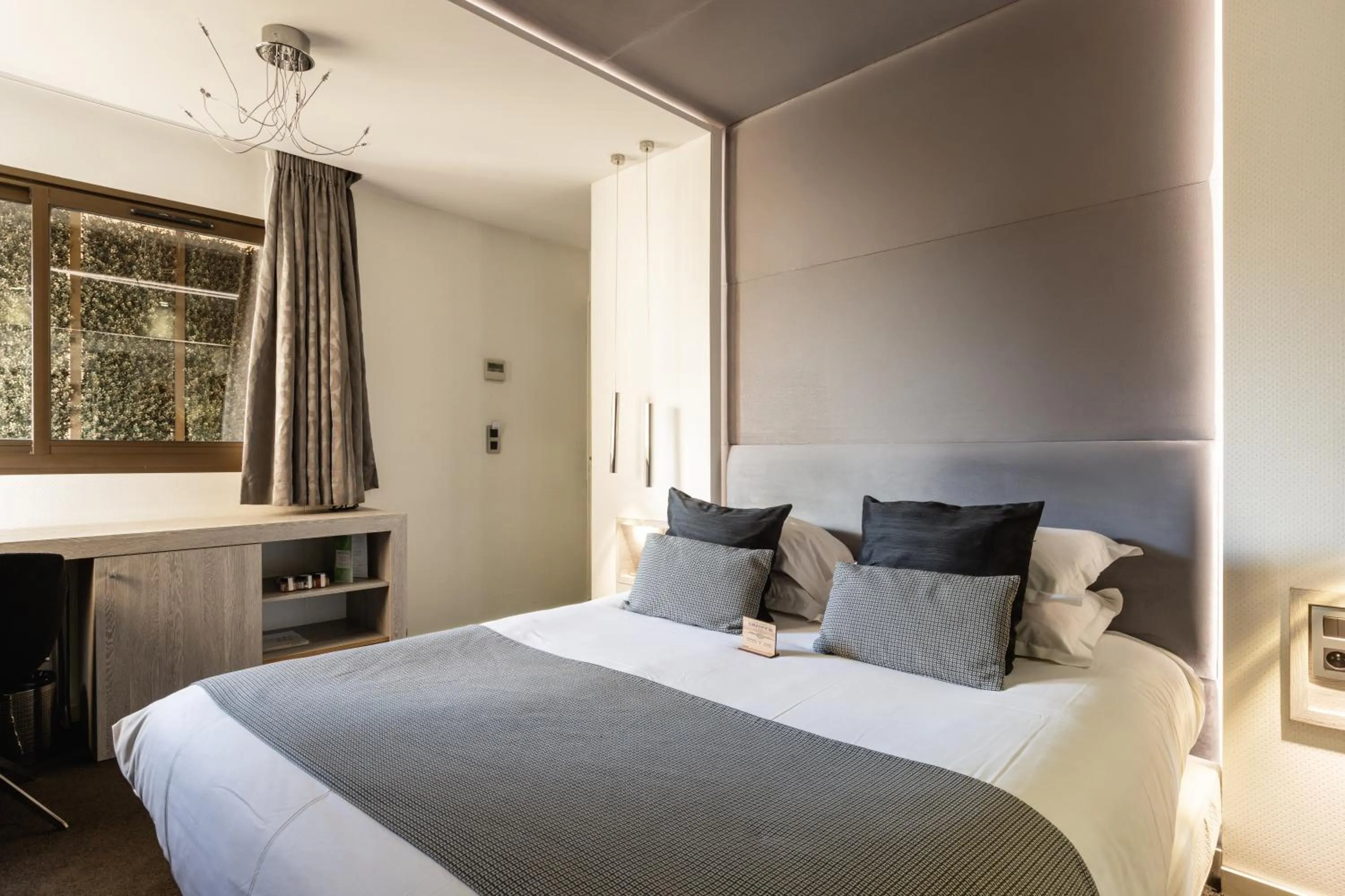 Bed in Cézanne Hôtel