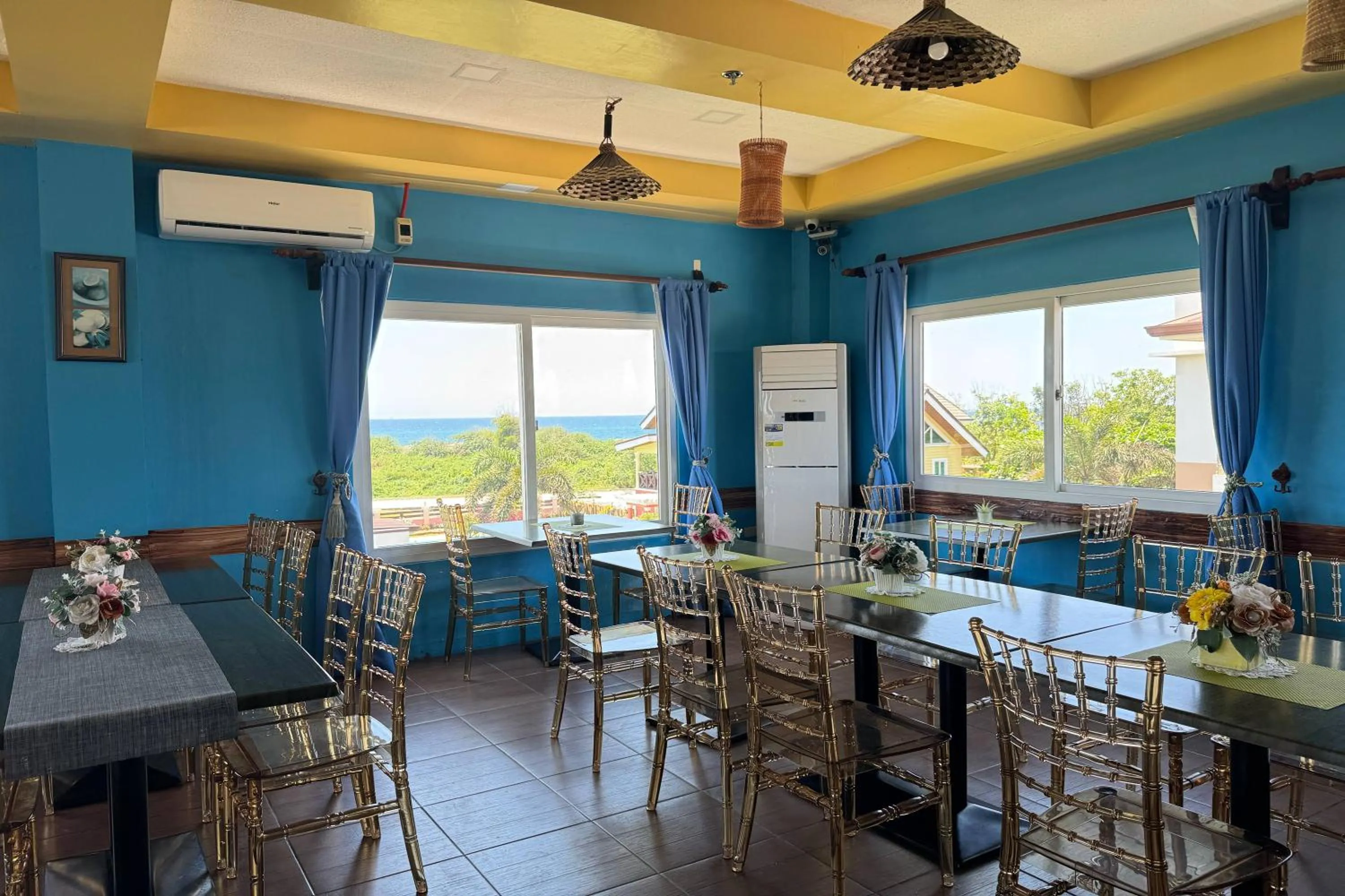 Restaurant/places to eat in OveMar Resort Hotel near Vigan