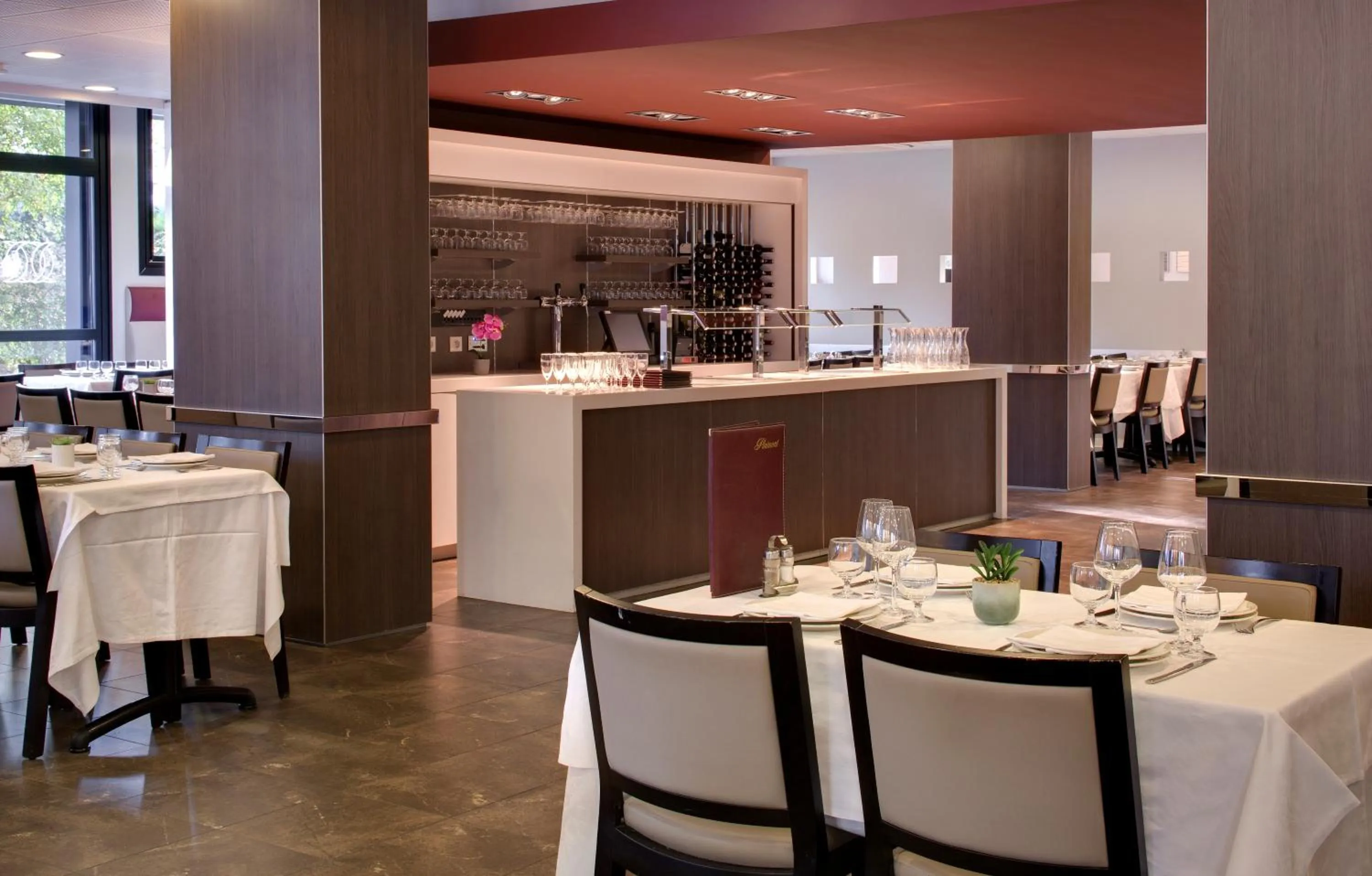 Restaurant/places to eat in Hôtel Le Méditerranée