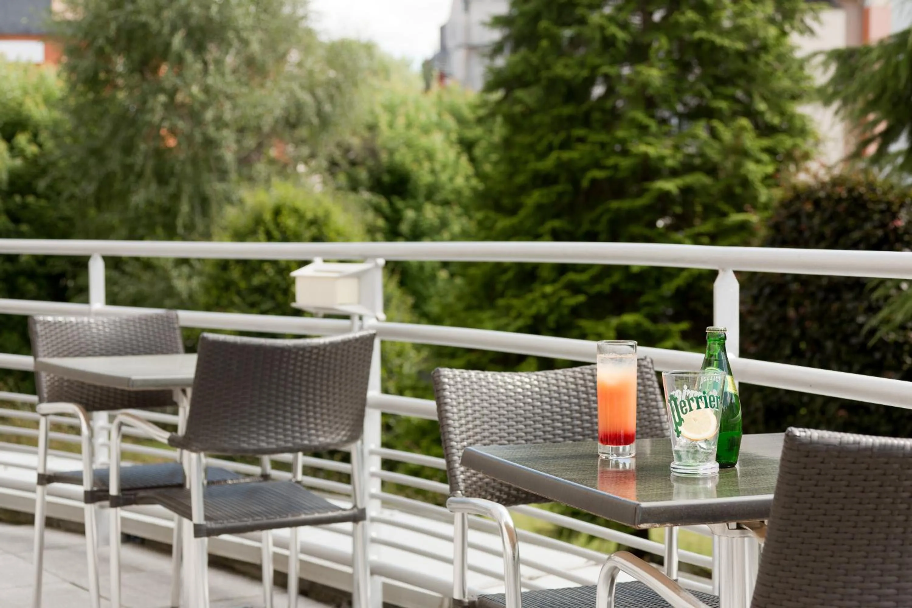 Patio in Hôtel Le Méditerranée