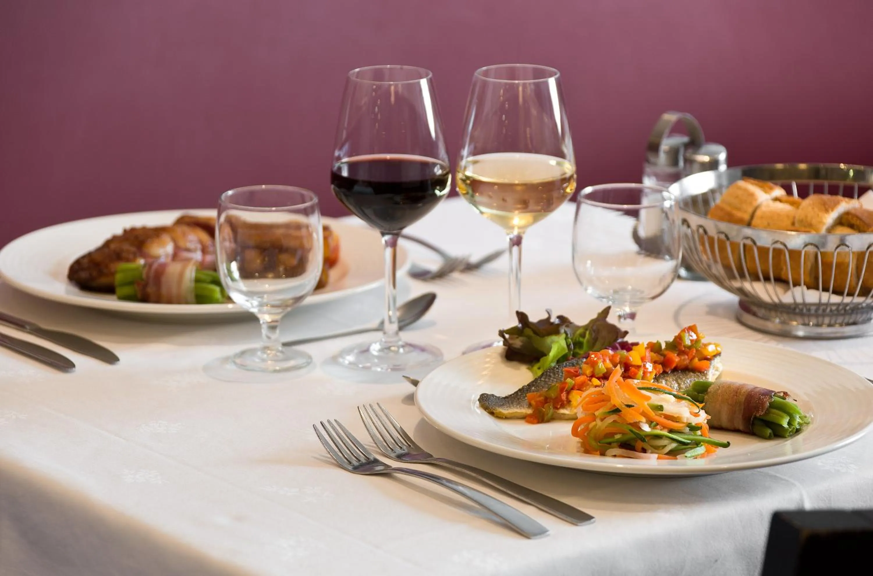 Restaurant/places to eat in Hôtel Le Méditerranée