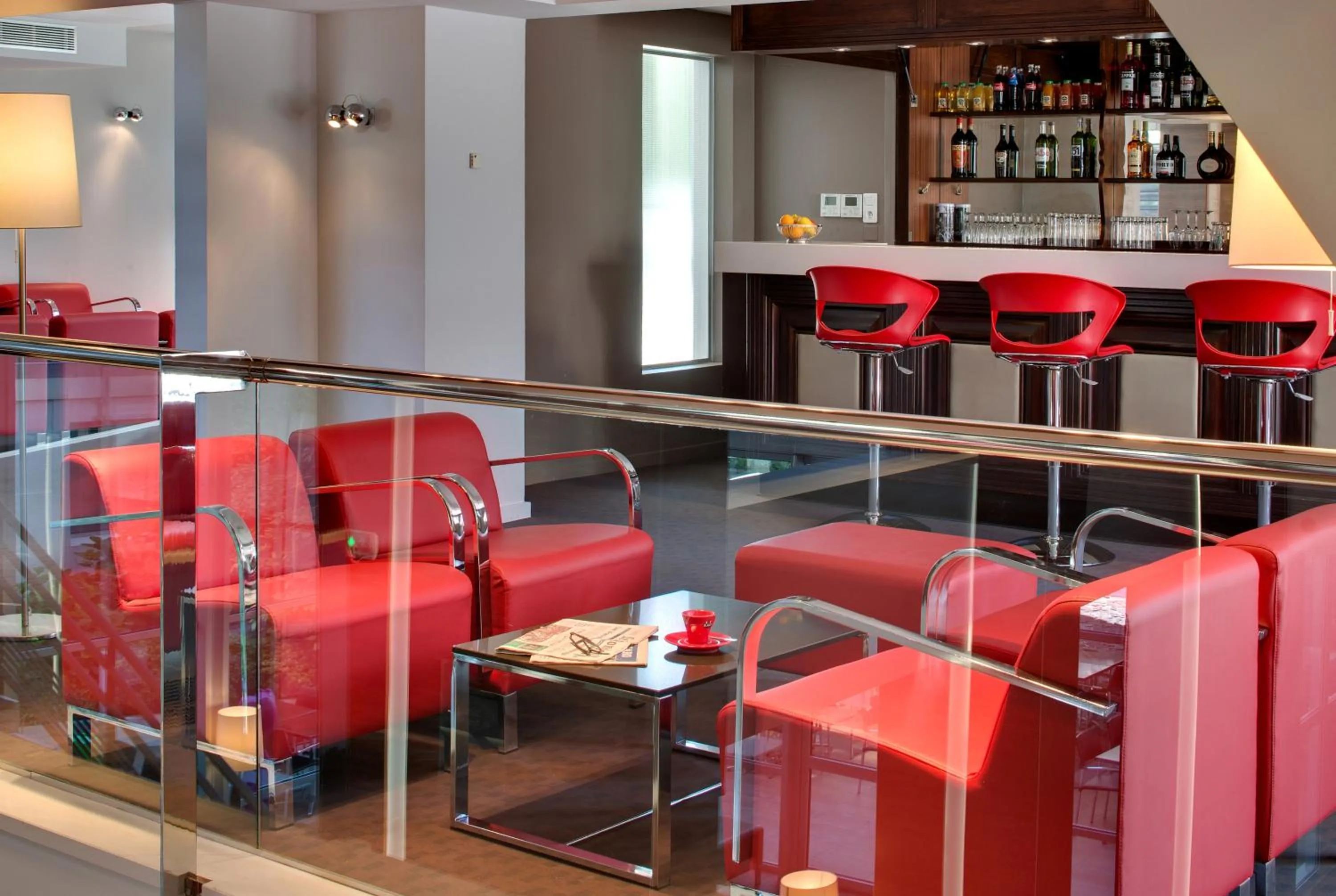 Communal lounge/ TV room in Hôtel Le Méditerranée