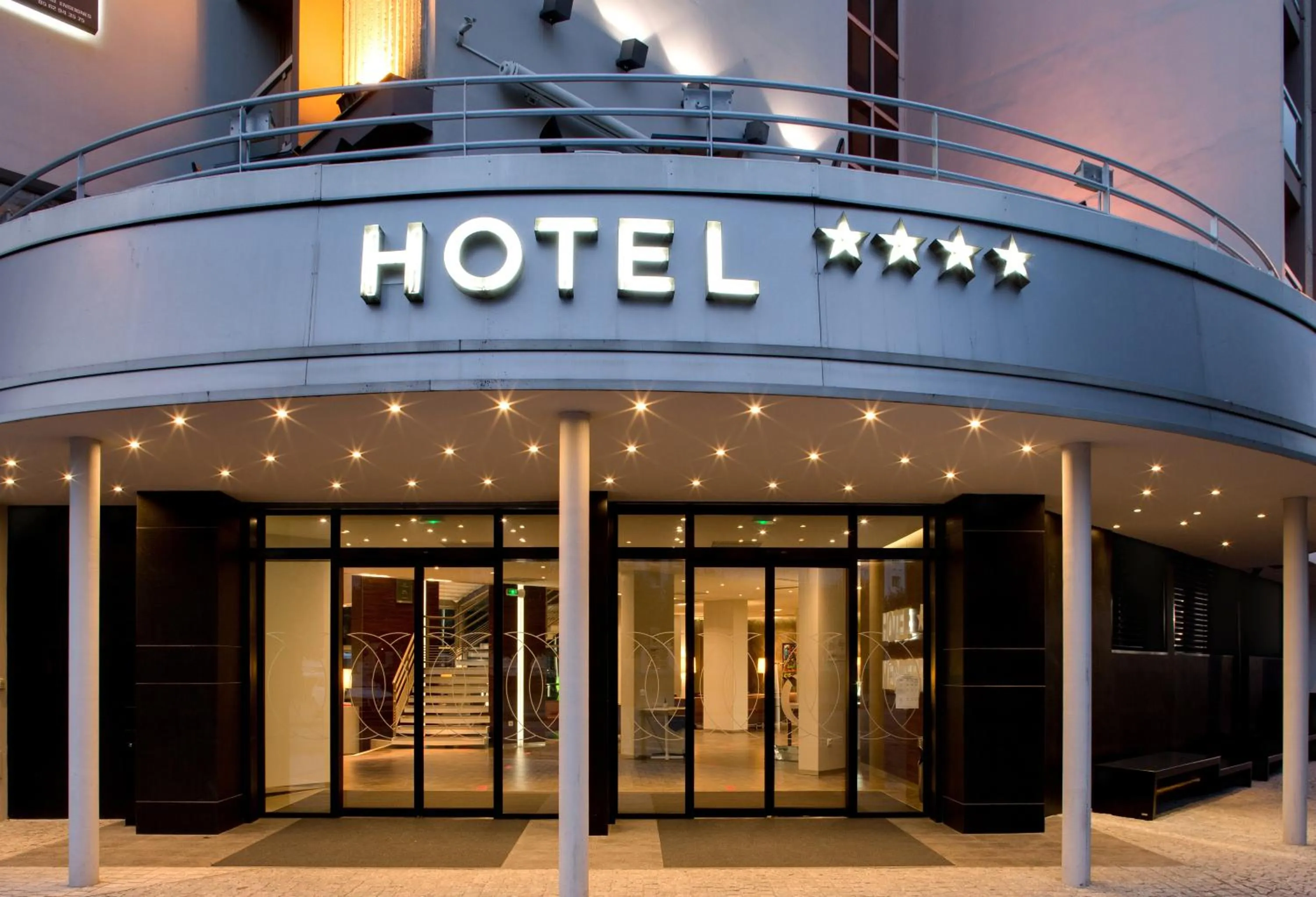 Facade/entrance in Hôtel Le Méditerranée