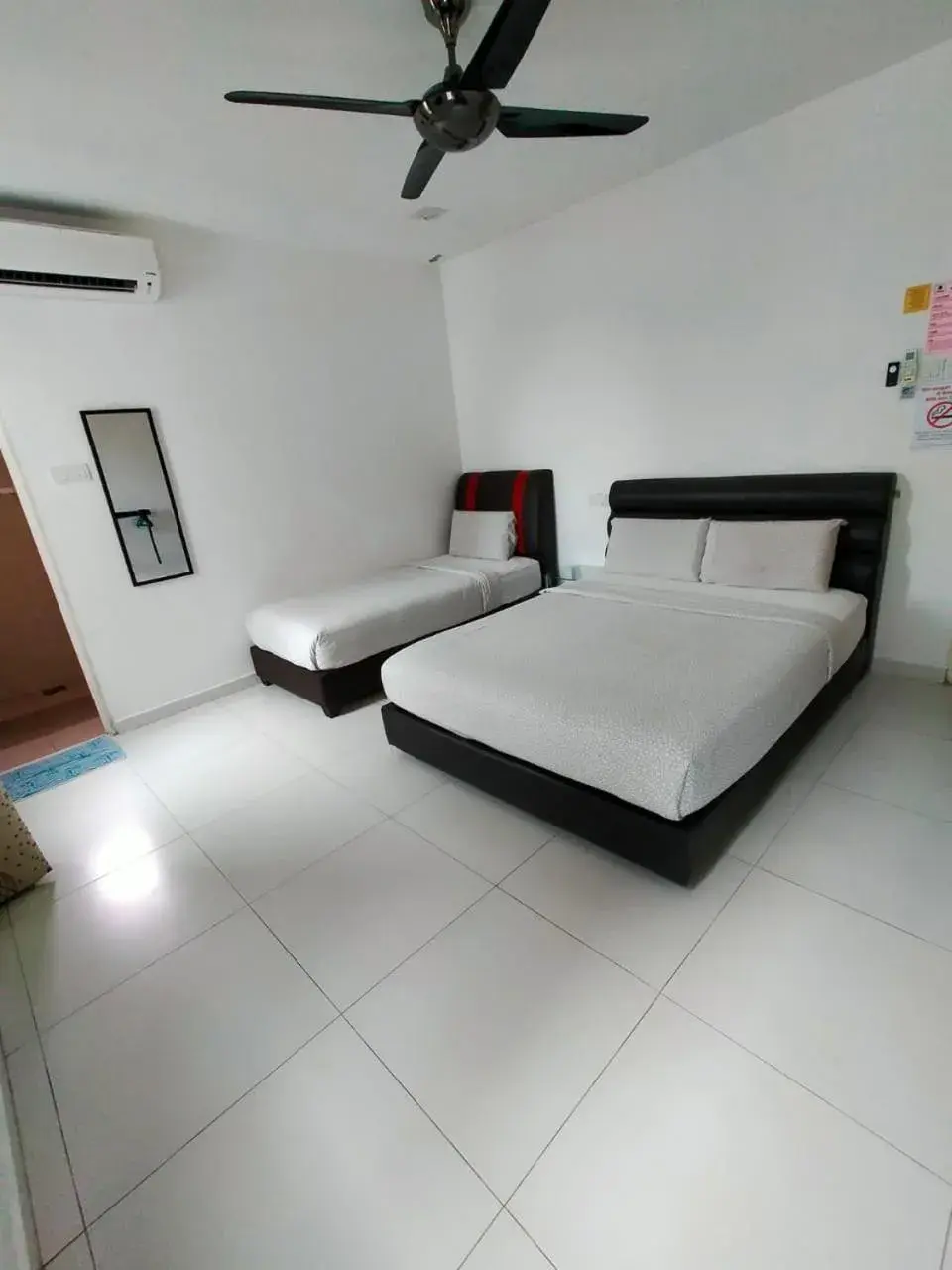 Triple Room in KompoVilla House No 30 Triple Room in KompoVilla House No 30