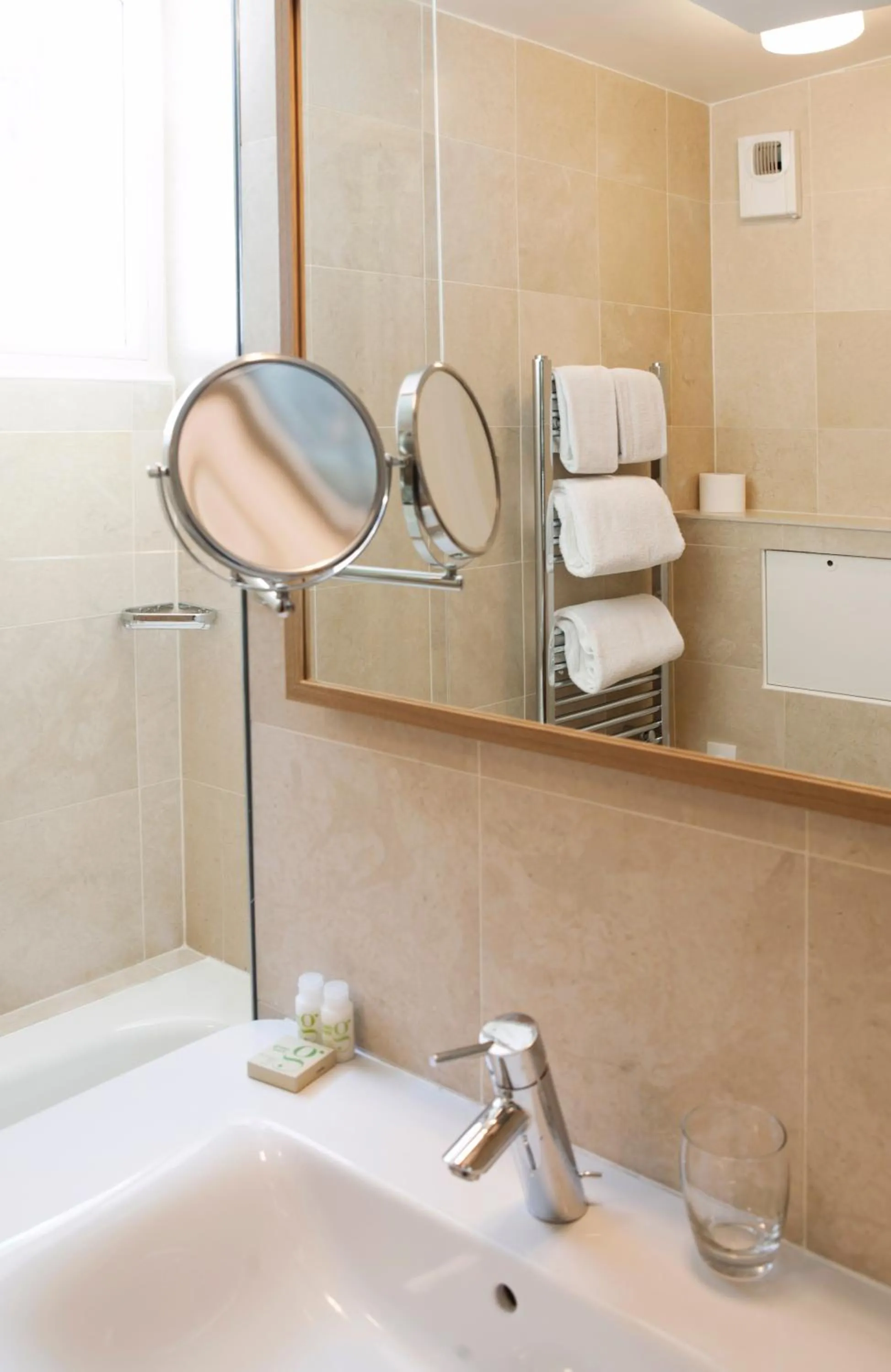 Bathroom in Hôtel Edgar & Achille