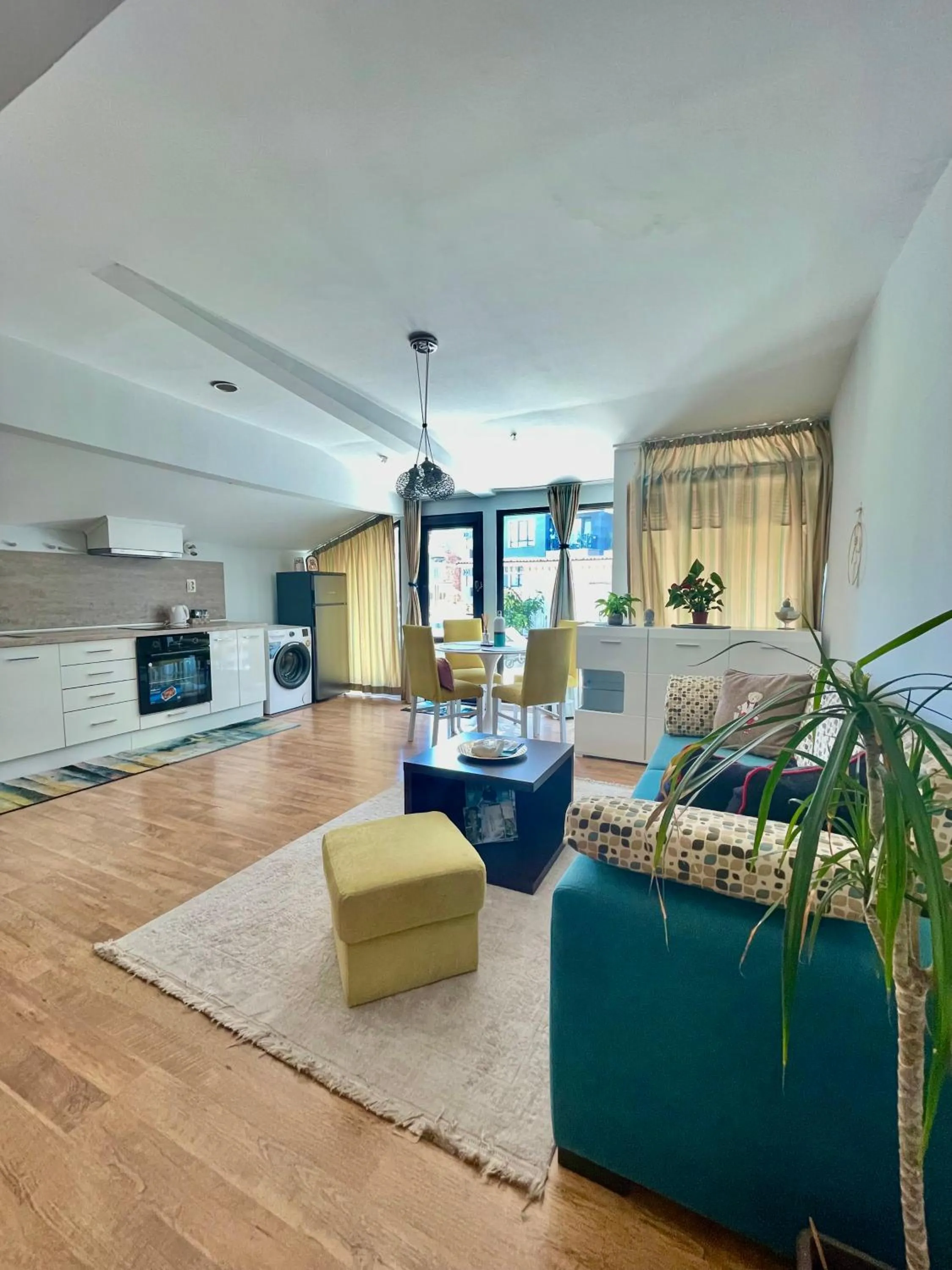 Kitchen or kitchenette in White Rose Guest Rooms