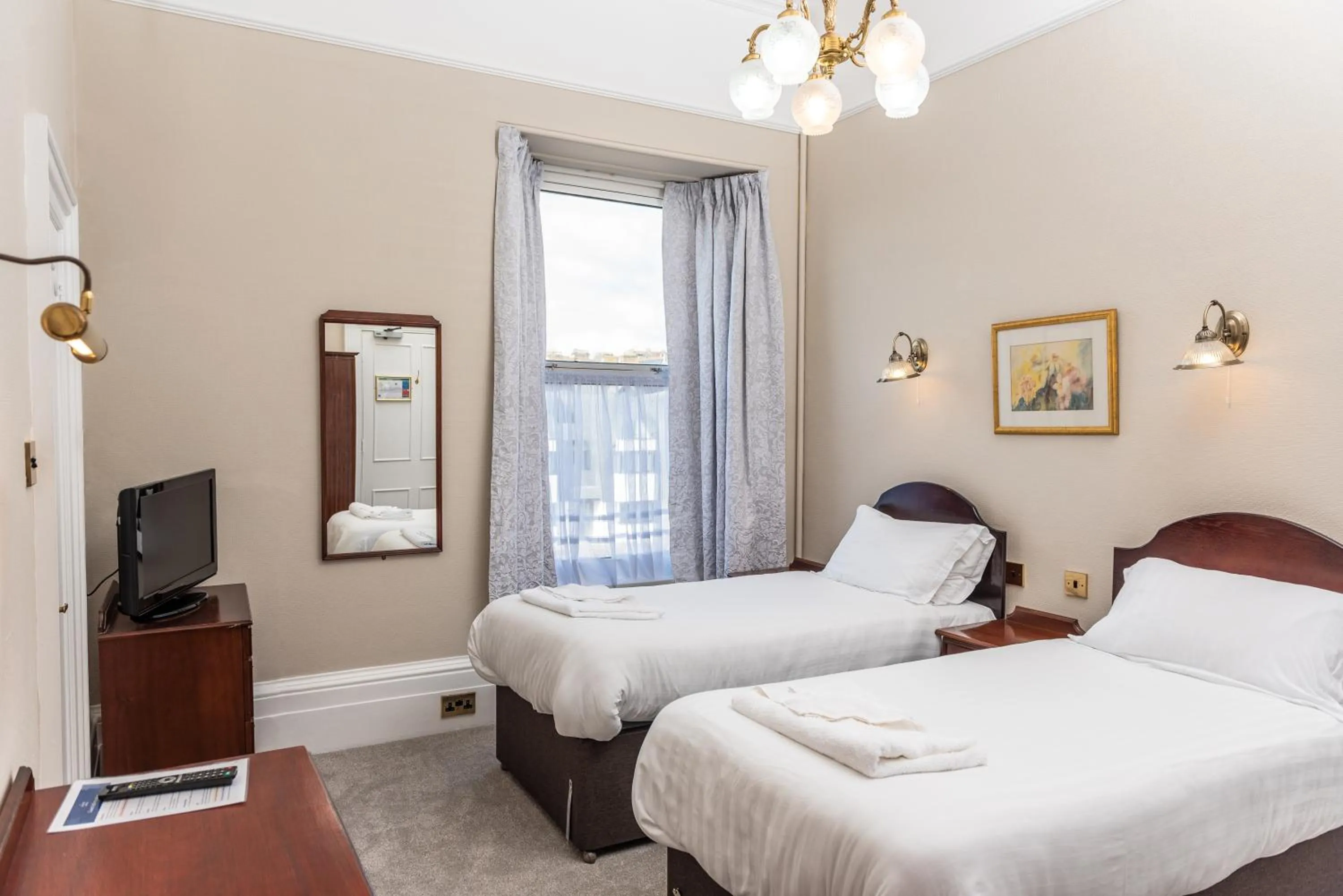 Bed in The Queens Hotel