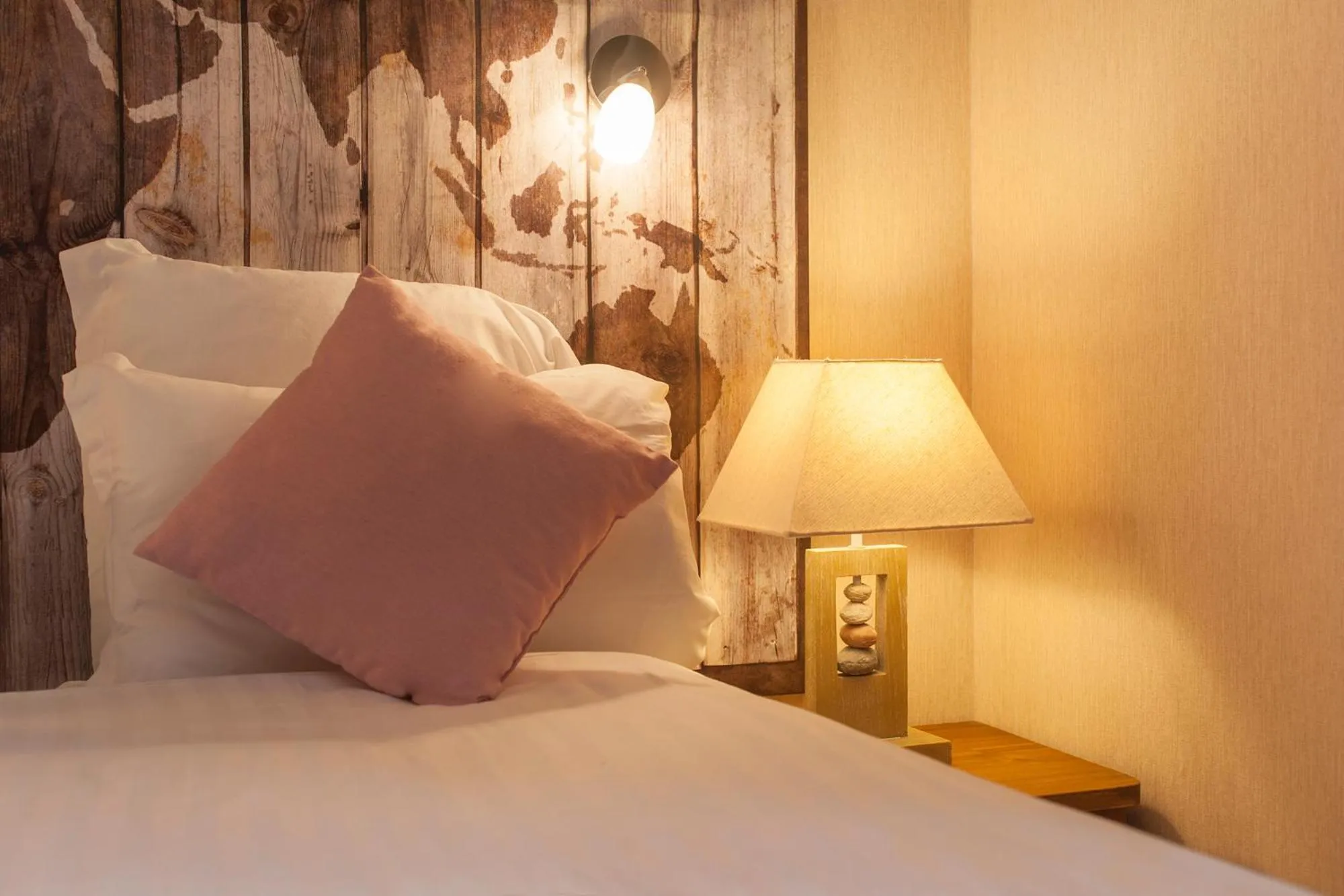 Bed in Manoir de la Roche Torin, The Originals Relais