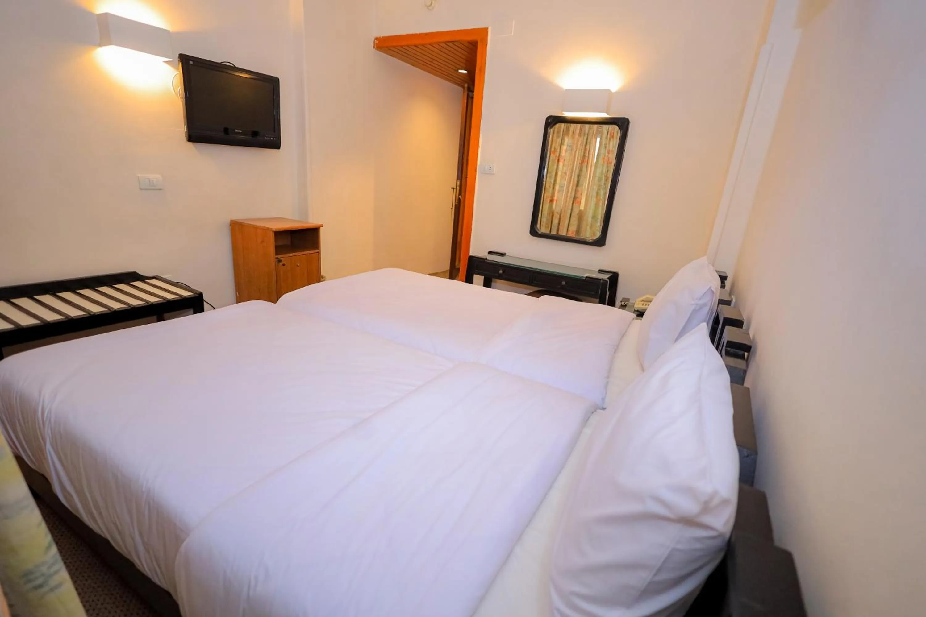 Photo of the whole room, Bed in Cleopatra Hotel