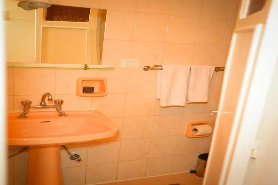 Deluxe Twin Room - single occupancy in Cleopatra Hotel Deluxe Twin Room - single occupancy in Cleopatra Hotel