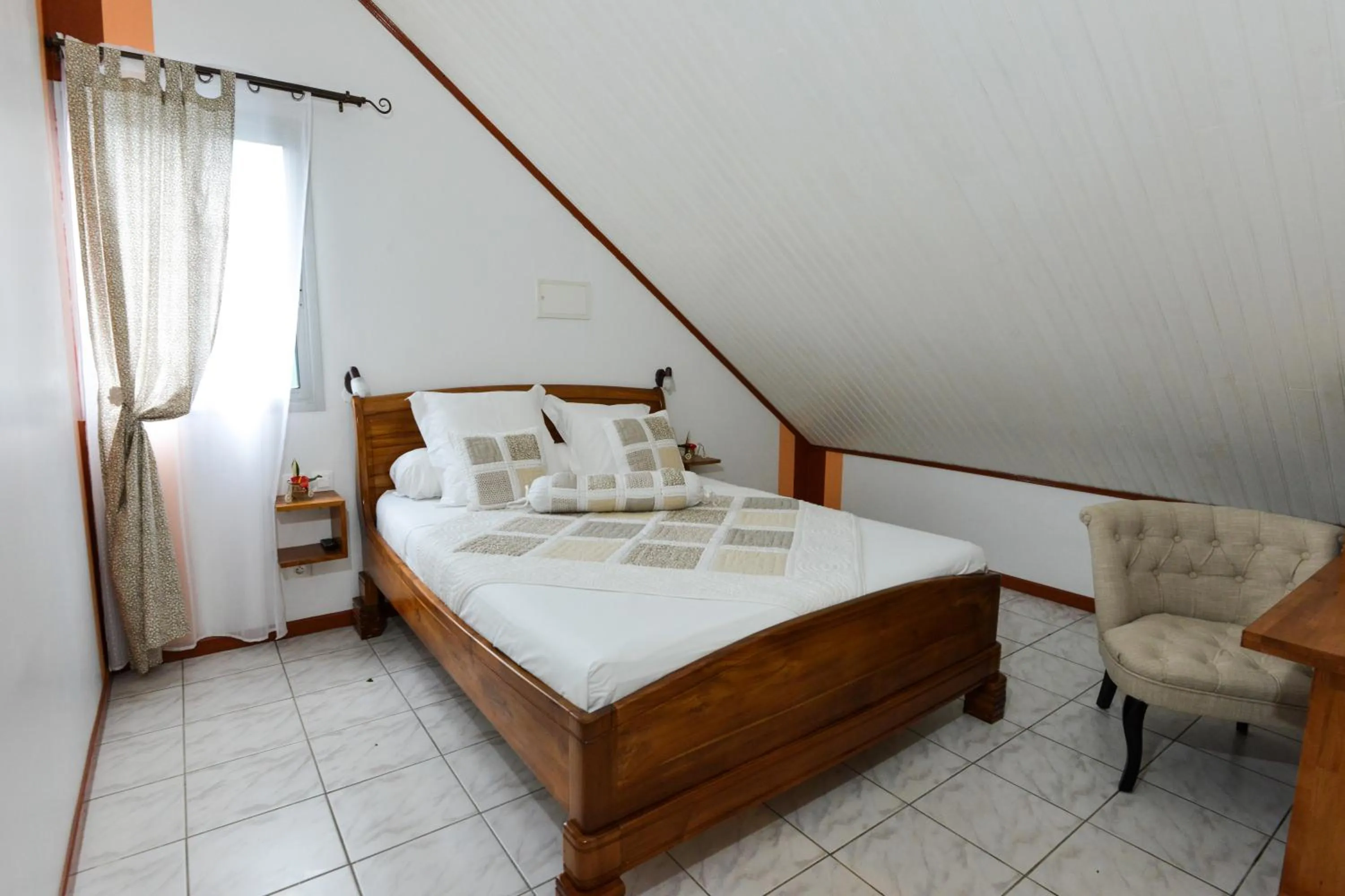 Photo of the whole room, Bed in ORKY-MEL