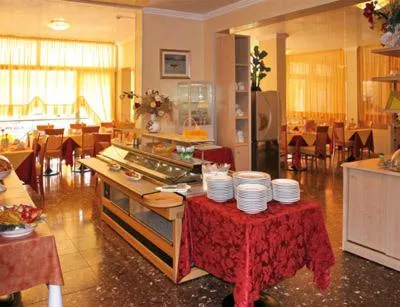 Restaurant/places to eat in Hotel Paron