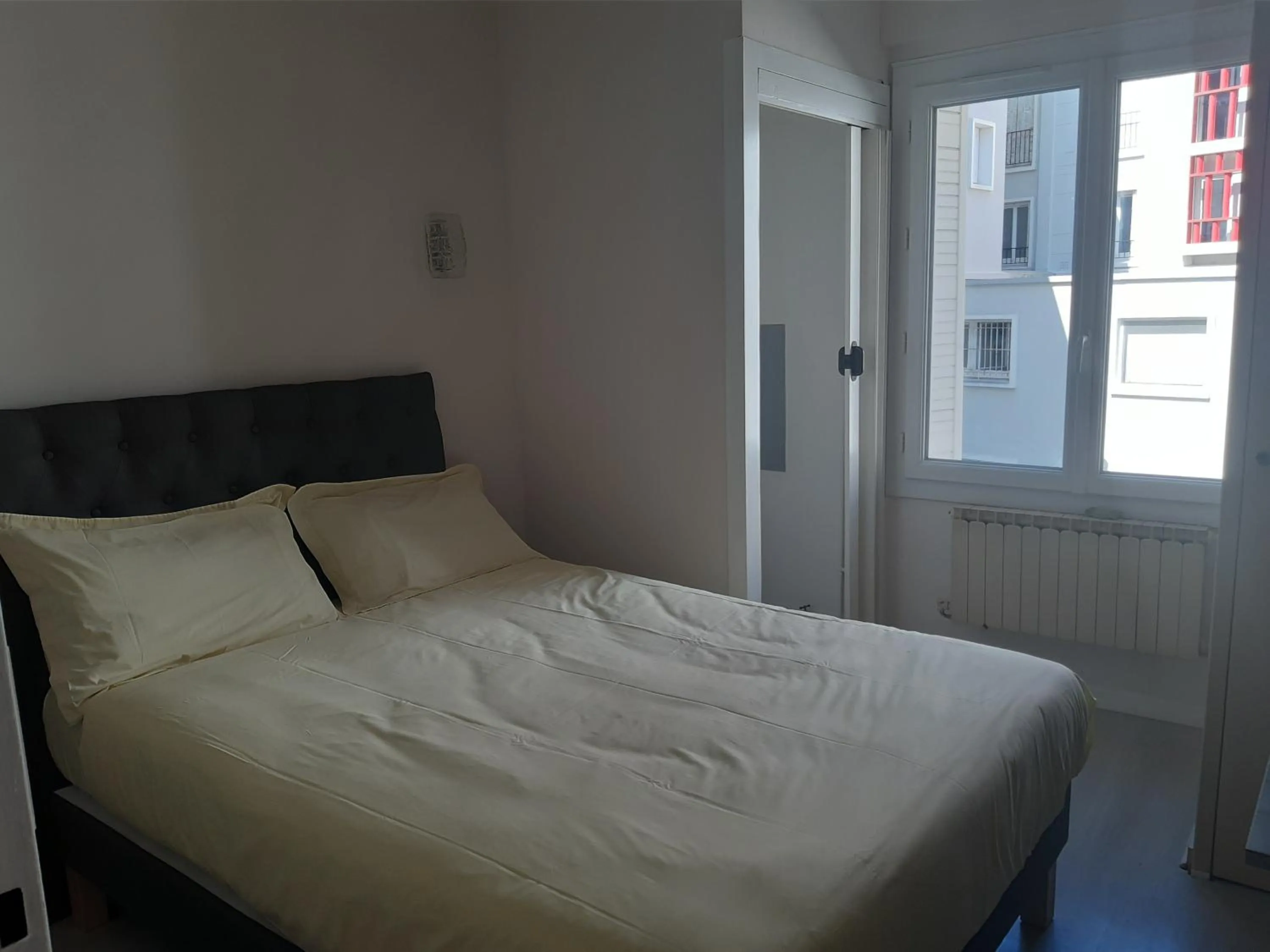 Bed in Hôtel Aunis-Saintonge