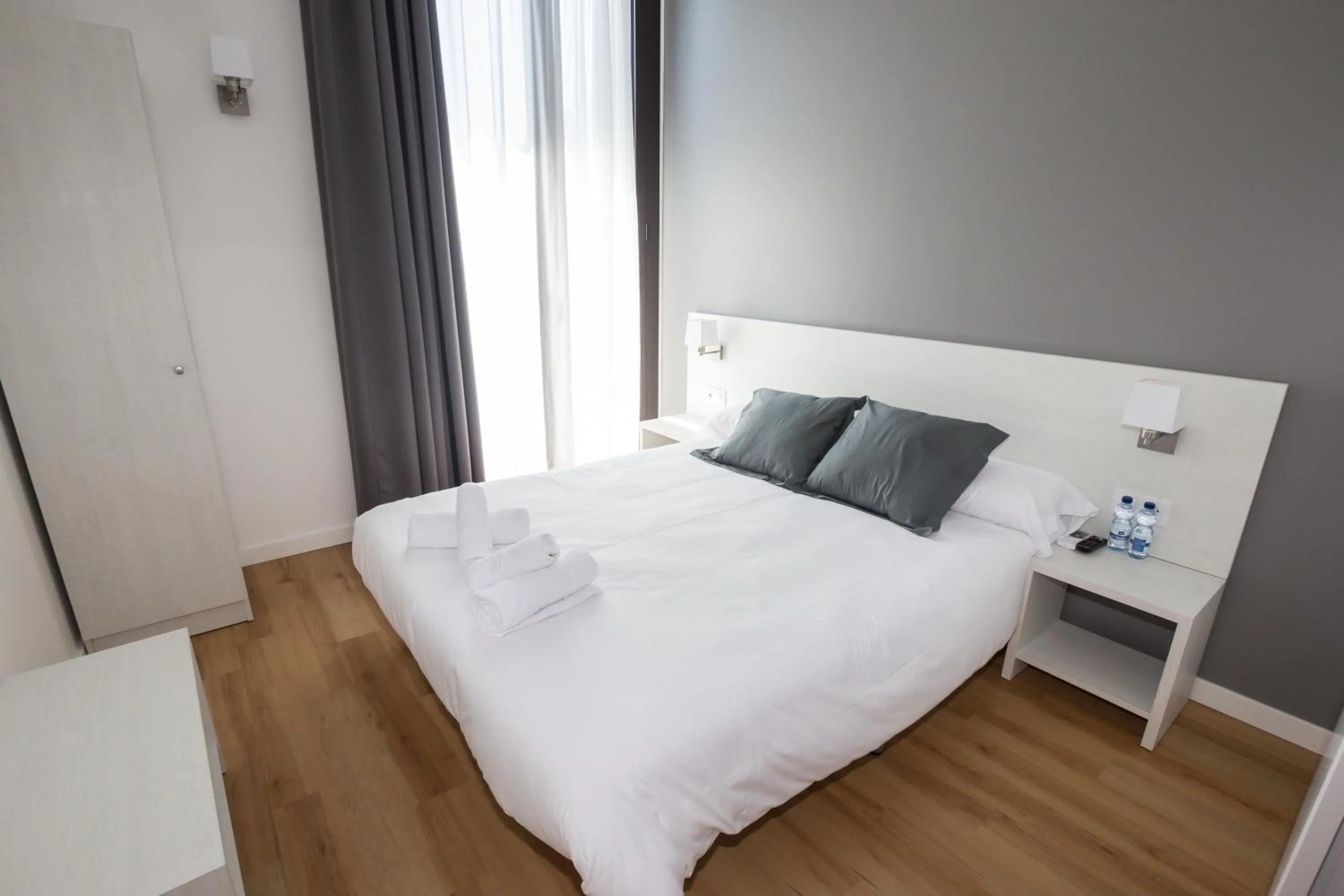 Photo of the whole room, Bed in Hostalin Barcelona Gran Via